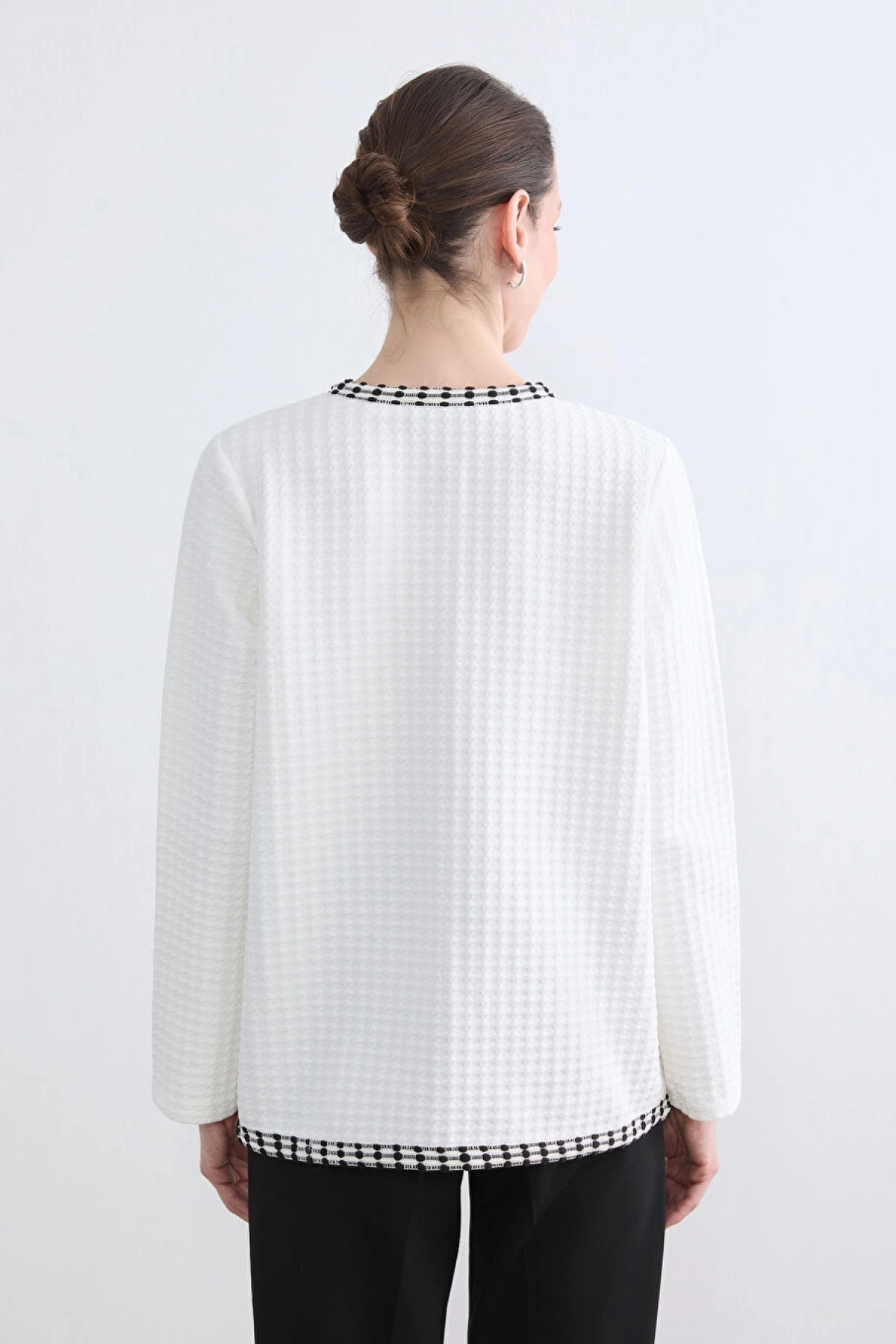 LCW Grace Beyaz Bisiklet Yaka Dokulu Kadın Hırka