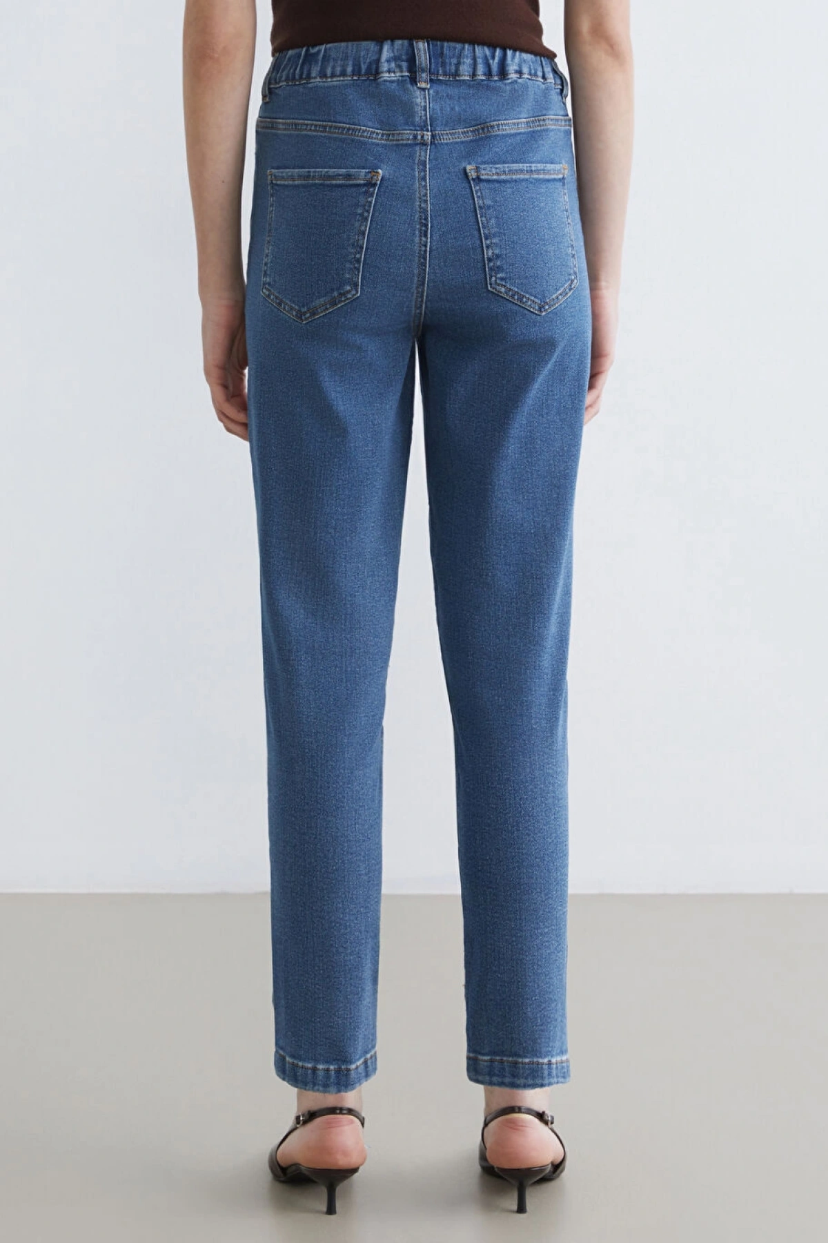 LCWAIKIKI Classic Indigo Beli Lastikli Slim Mom Kadın Jean Pantolon