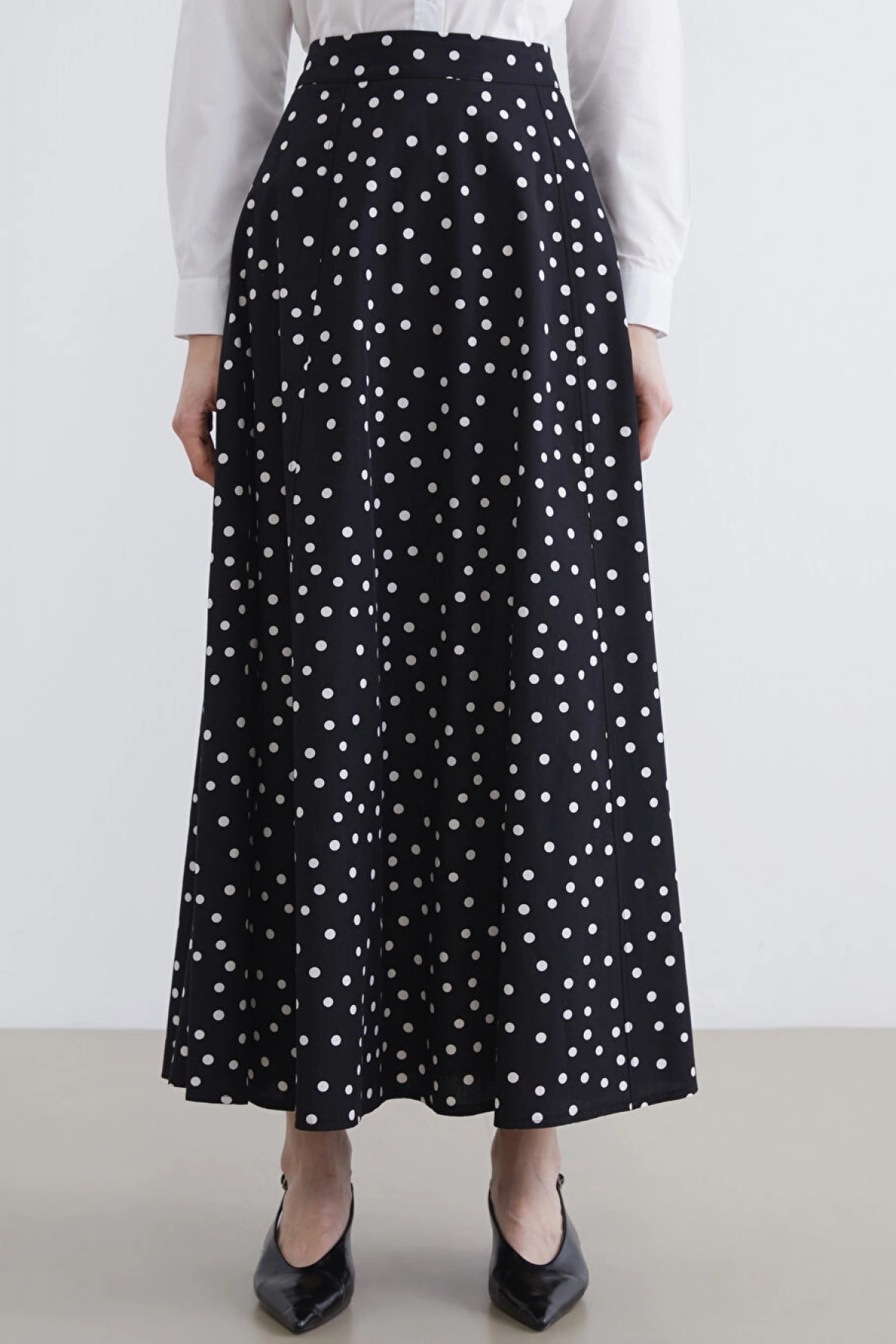 LCW Modest Siyah Beli Fermuarlı Puantiyeli Kloş Etek