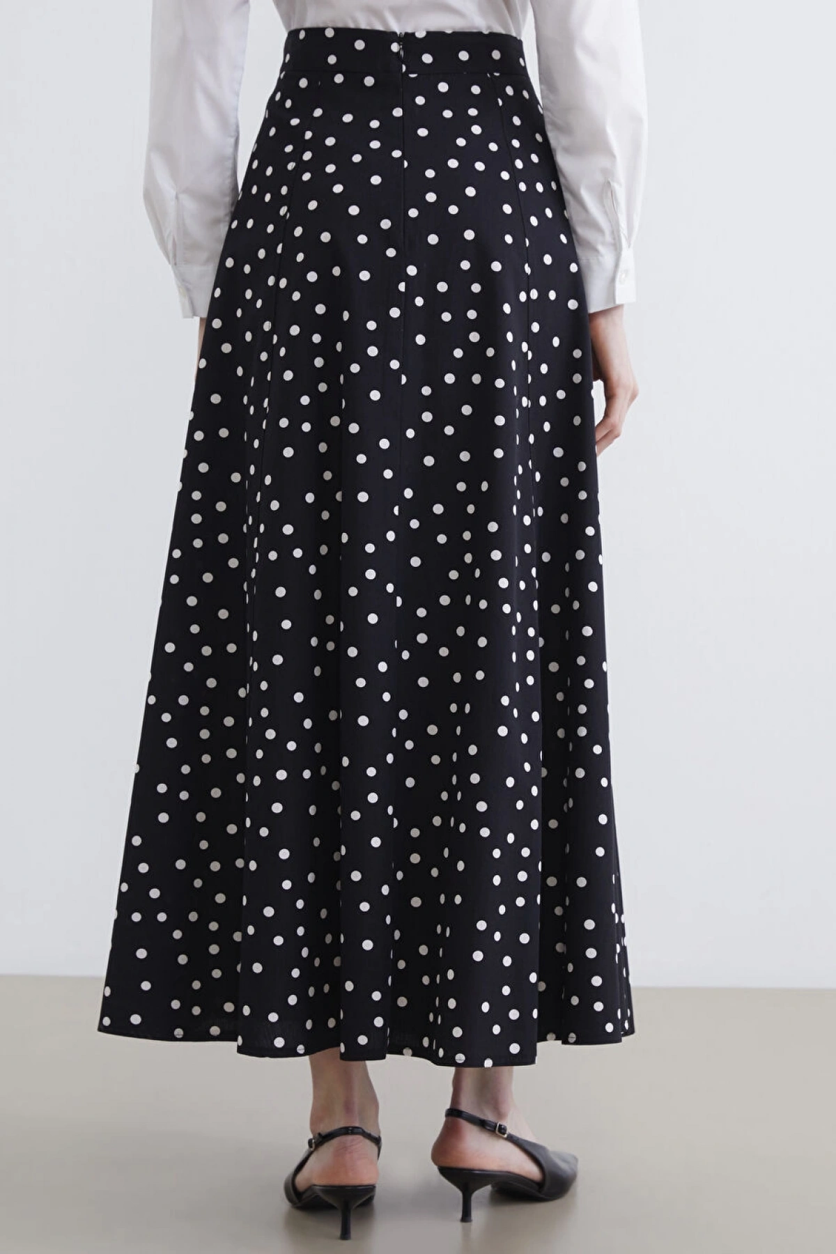 LCW Modest Siyah Beli Fermuarlı Puantiyeli Kloş Etek