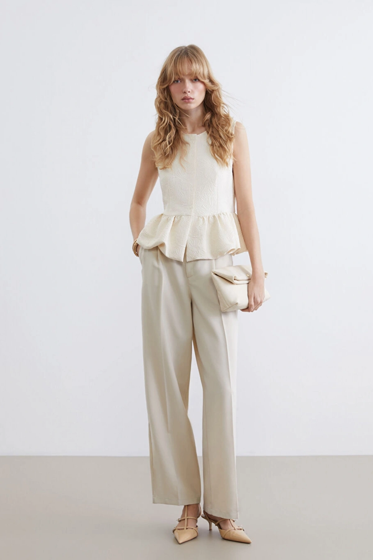 LCW Vision Ekru Bisiklet Yaka Desenli Fırfırlı Bluz