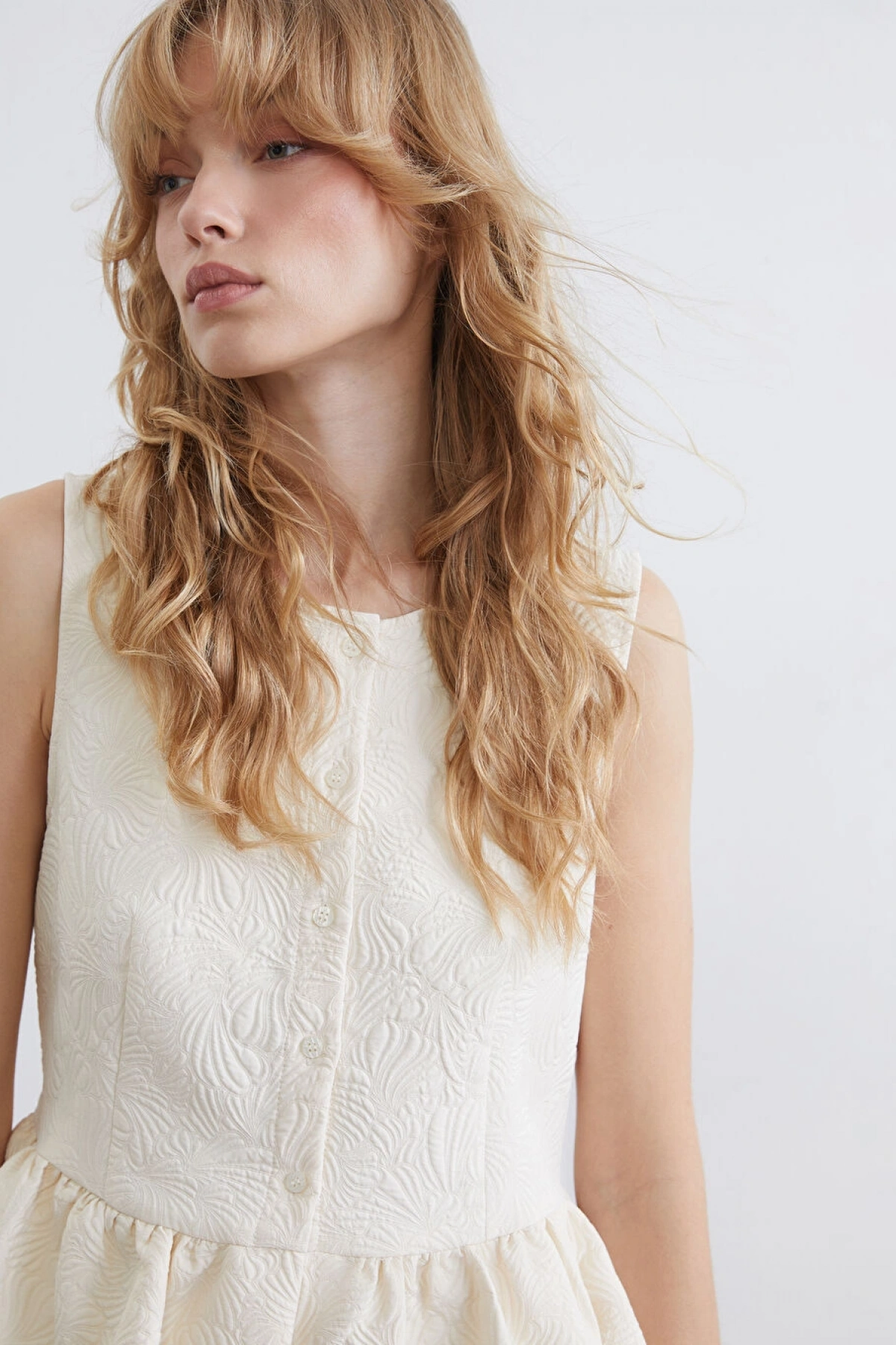 LCW Vision Ekru Bisiklet Yaka Desenli Fırfırlı Bluz