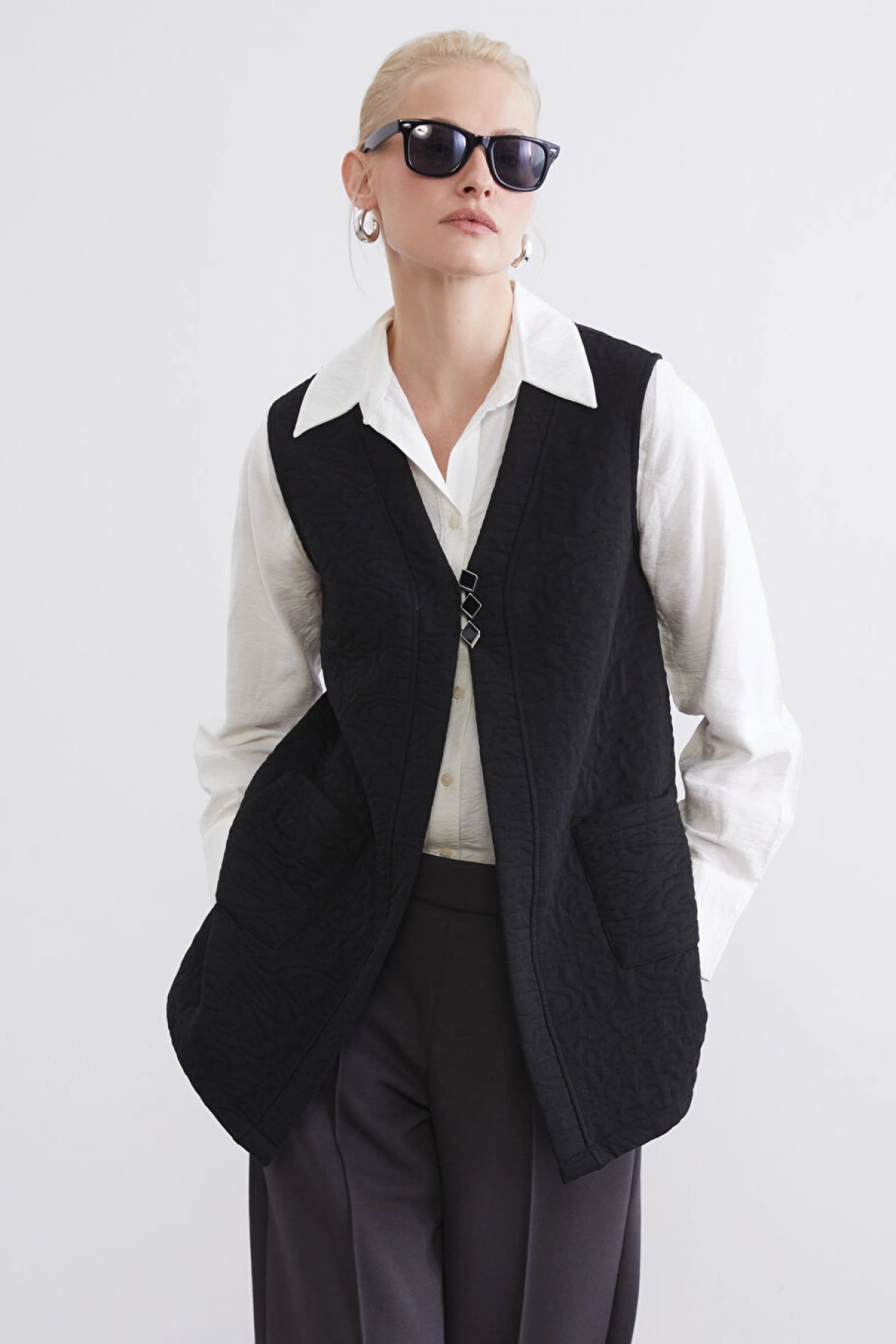 LCW Grace Siyah V Yaka Kendinden Desenli Kadın Yelek