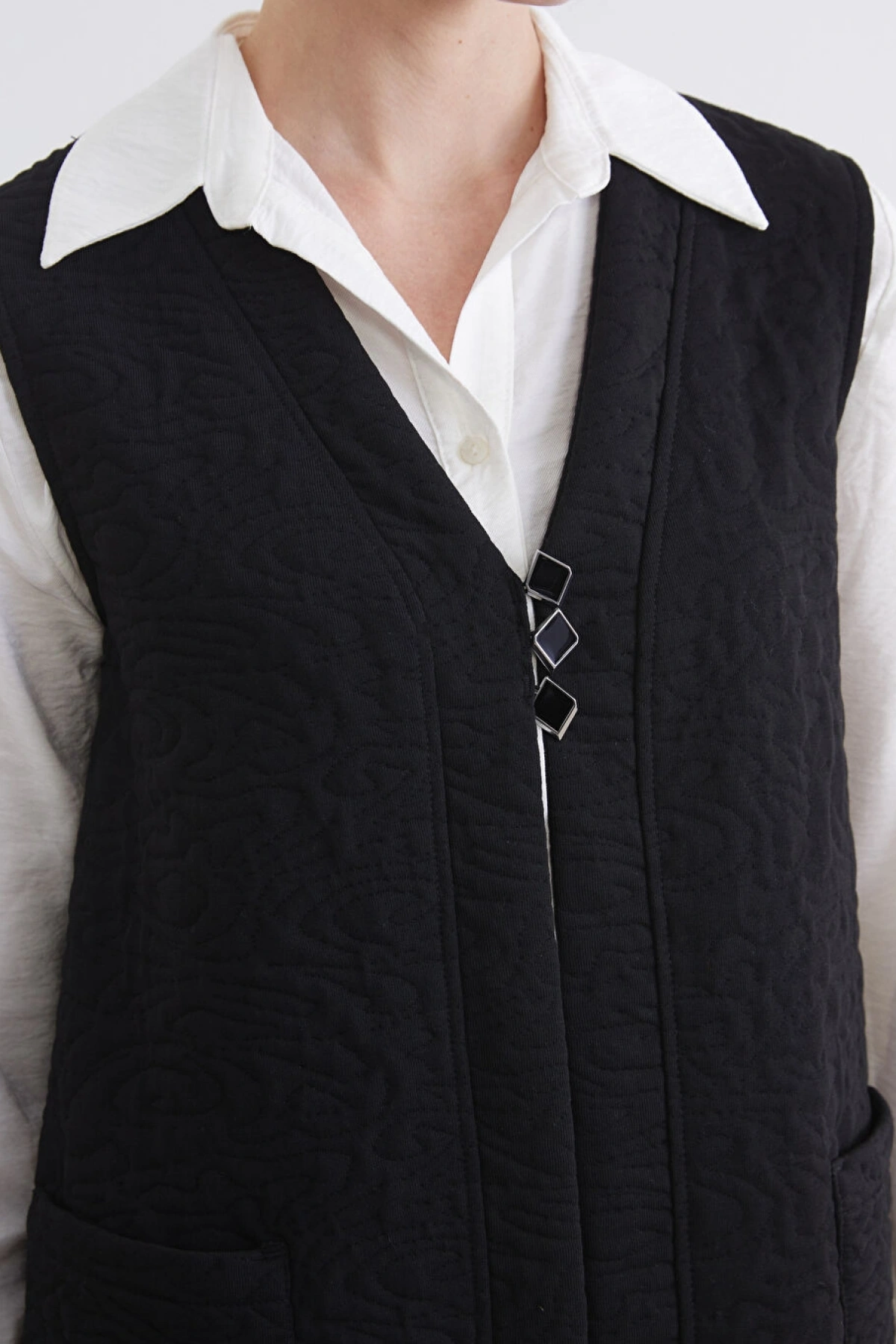 LCW Grace Siyah V Yaka Kendinden Desenli Kadın Yelek