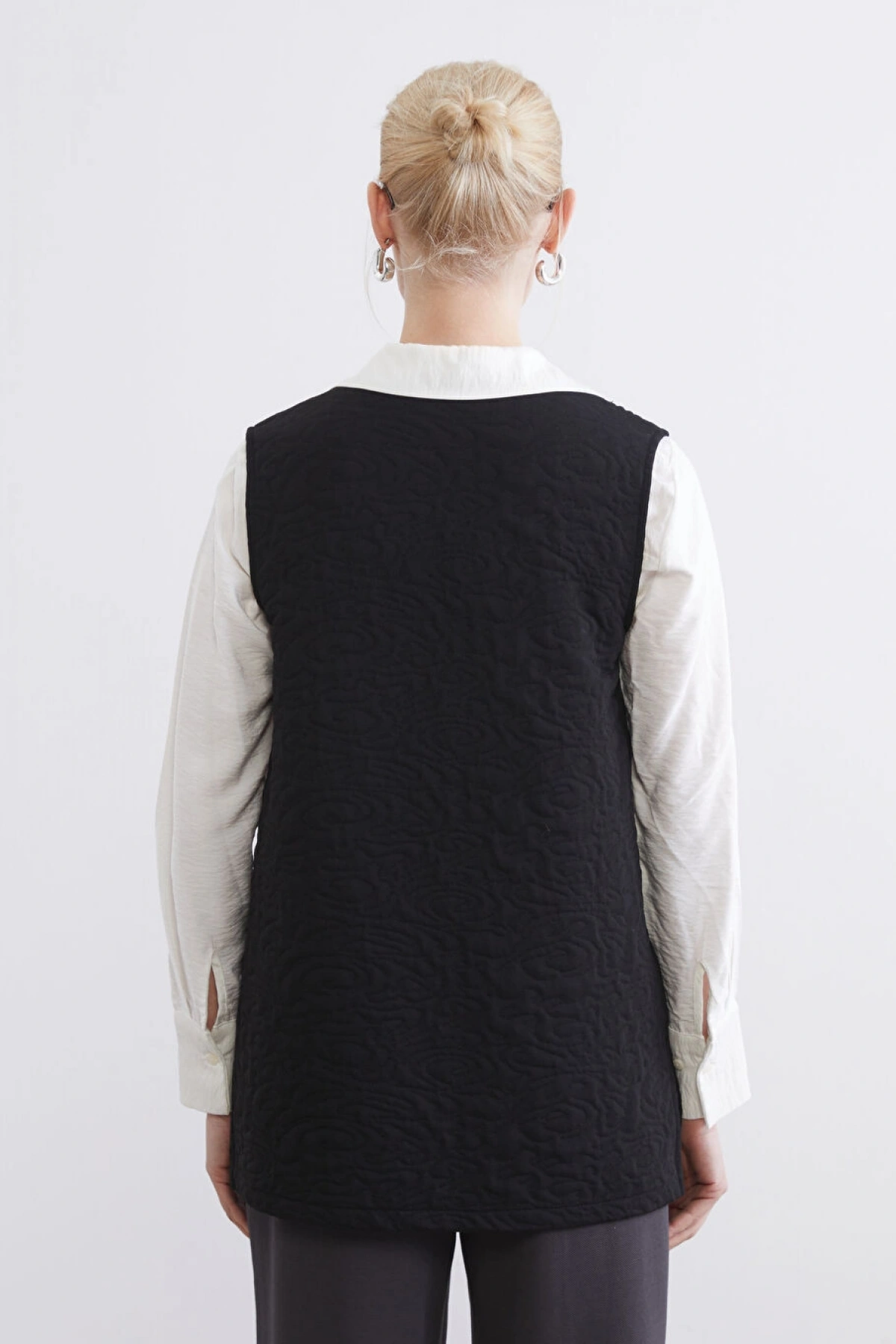 LCW Grace Siyah V Yaka Kendinden Desenli Kadın Yelek