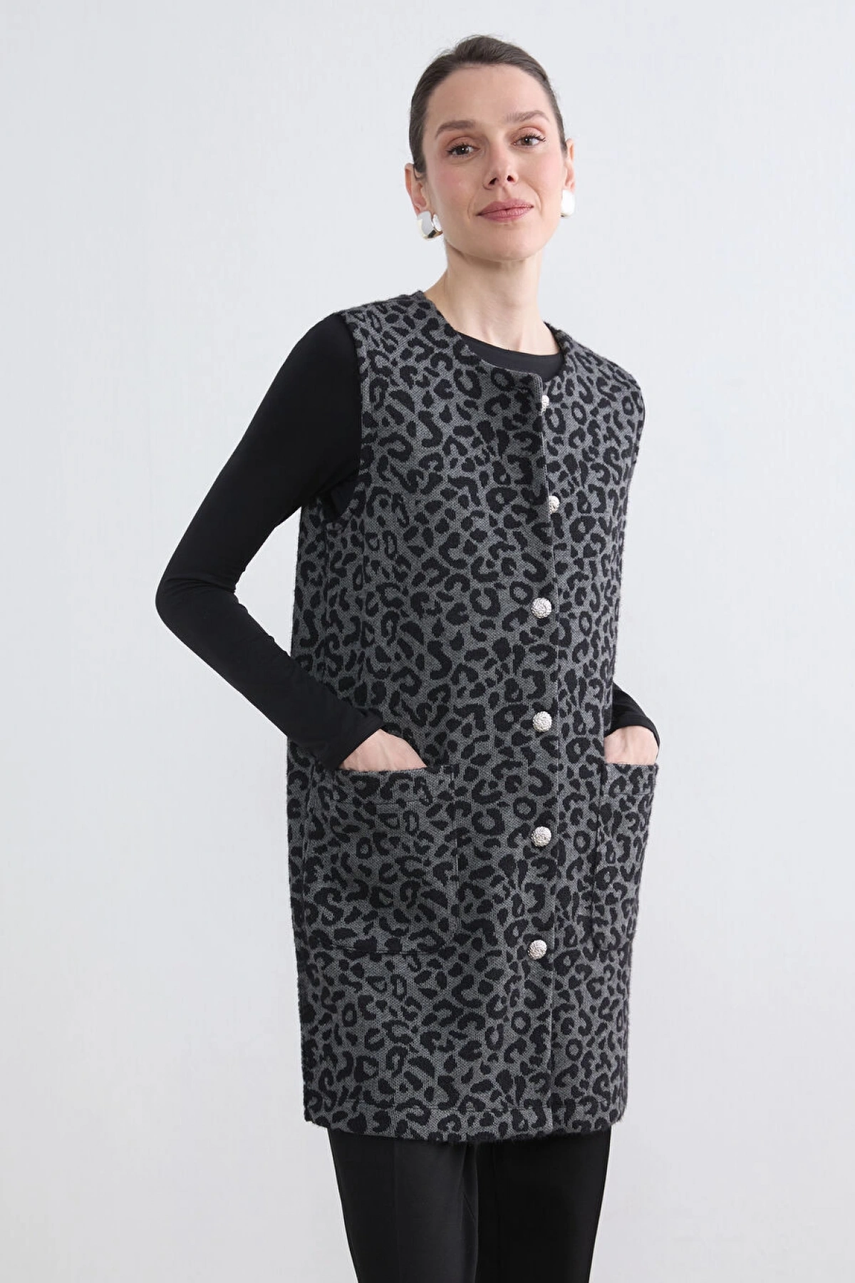 LCW Grace Siyah Bisiklet Yaka Leopar Desenli Kadın Yelek