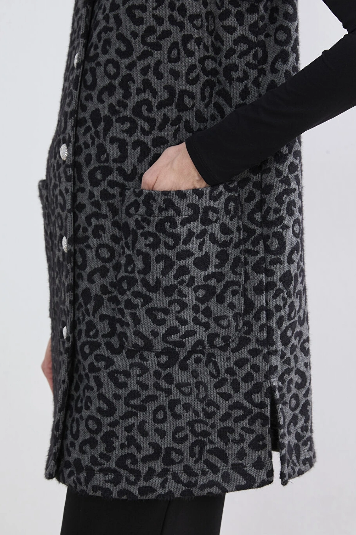 LCW Grace Siyah Bisiklet Yaka Leopar Desenli Kadın Yelek