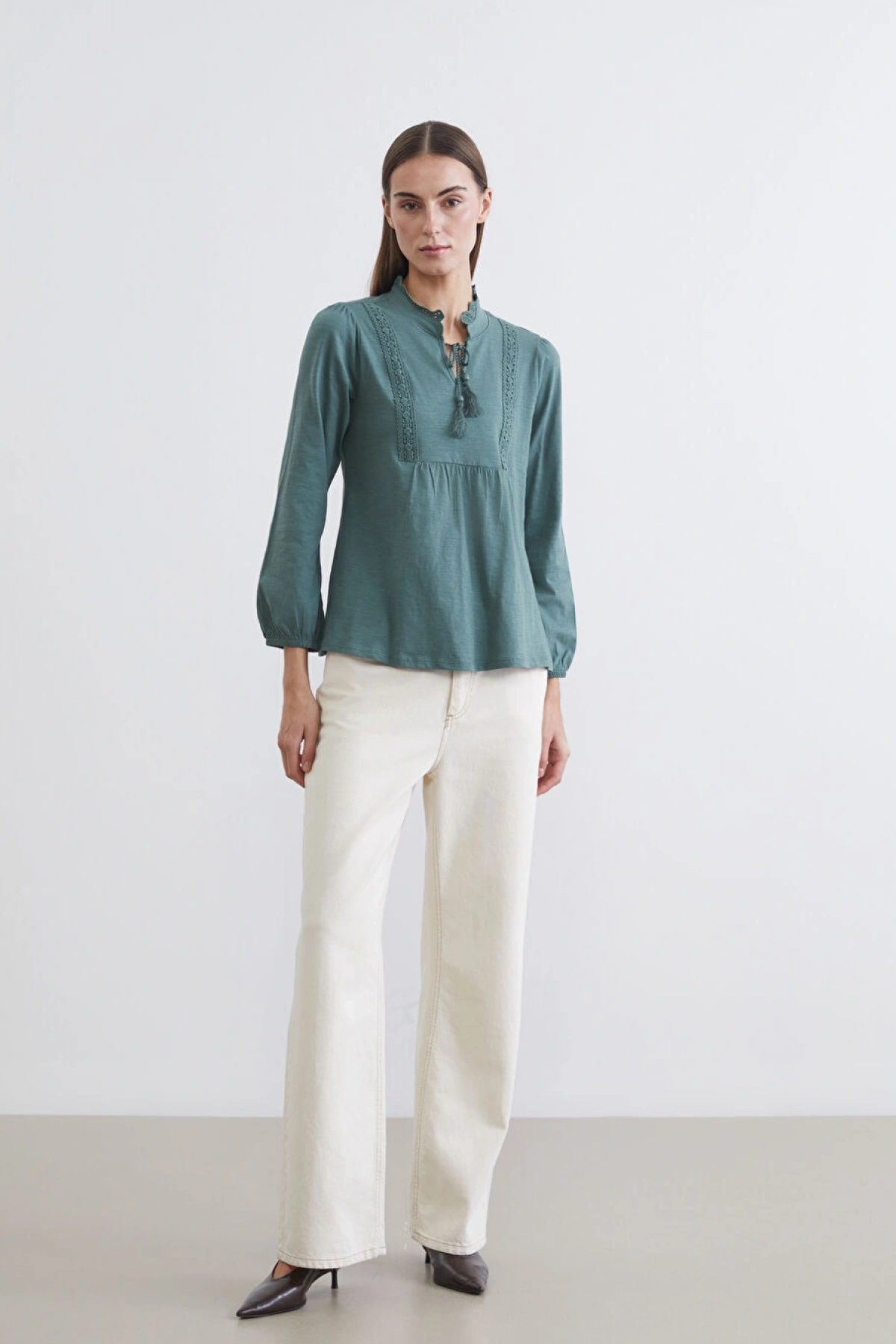 LCW Grace Yeşil Bağlamalı Yaka Nakışlı Büzgülü Bluz