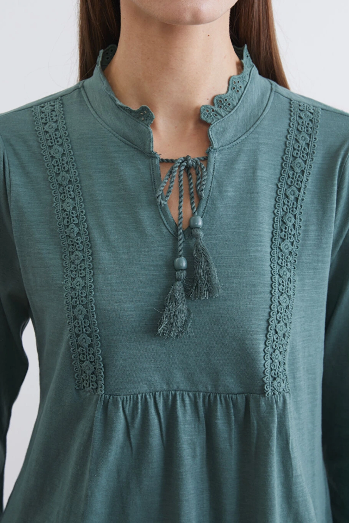 LCW Grace Yeşil Bağlamalı Yaka Nakışlı Büzgülü Bluz