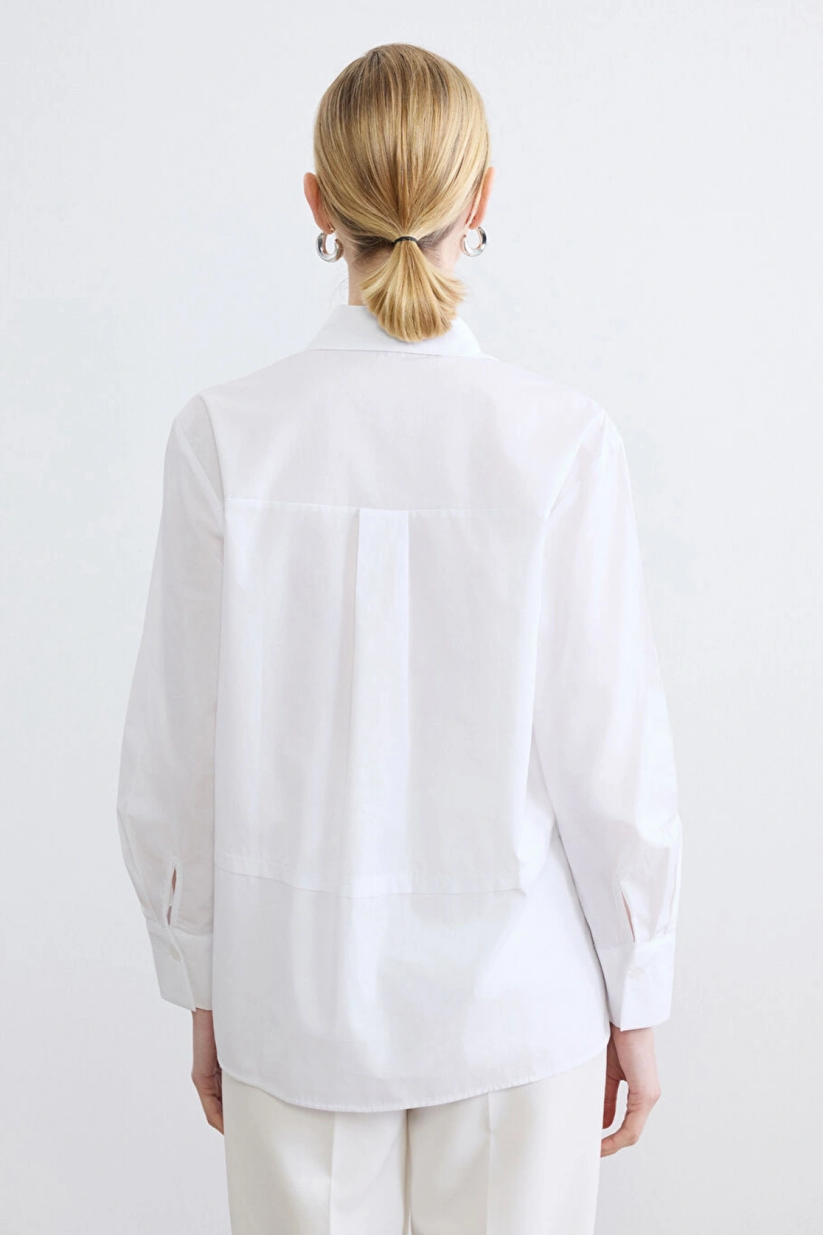 LCWAIKIKI Classic Beyaz Taşlı Oversize Poplin Kadın Gömlek