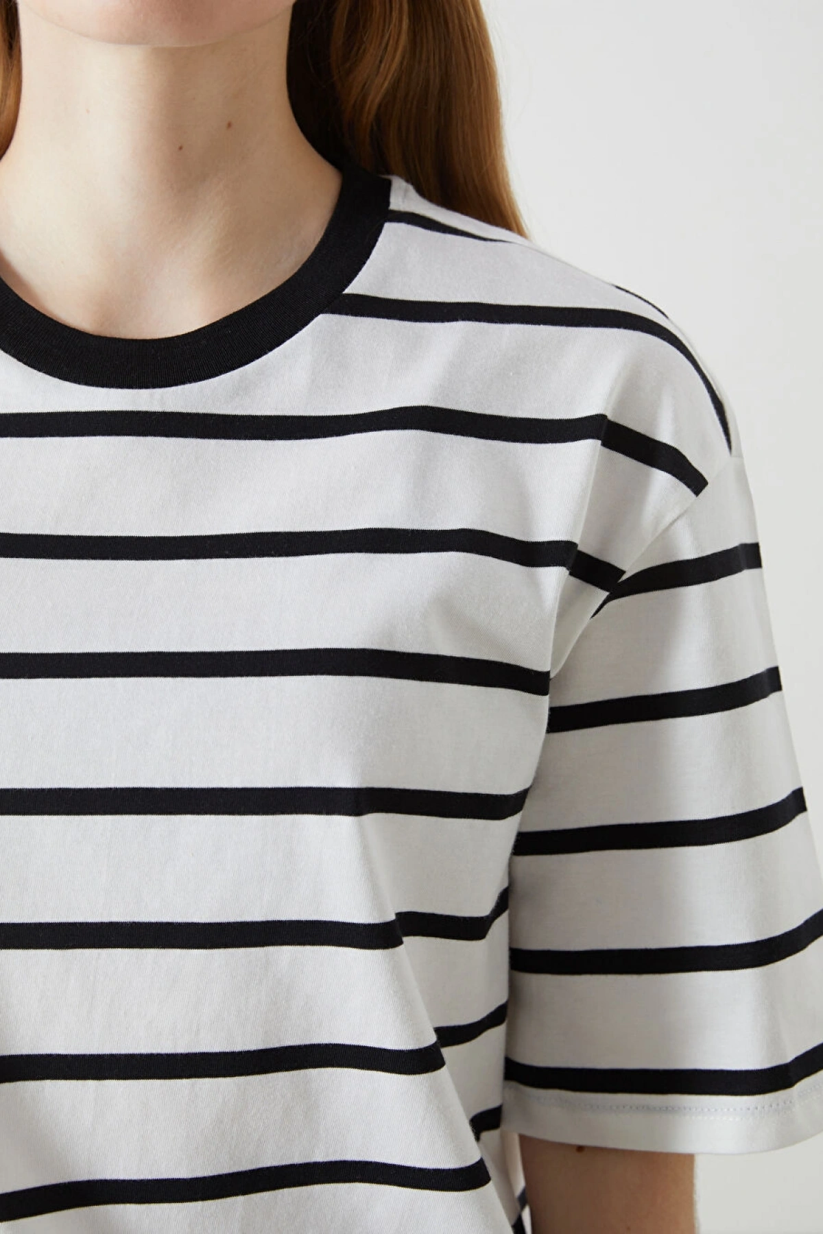 LCW Vision Siyah Bisiklet Yaka Çizgili Kadın Tişört