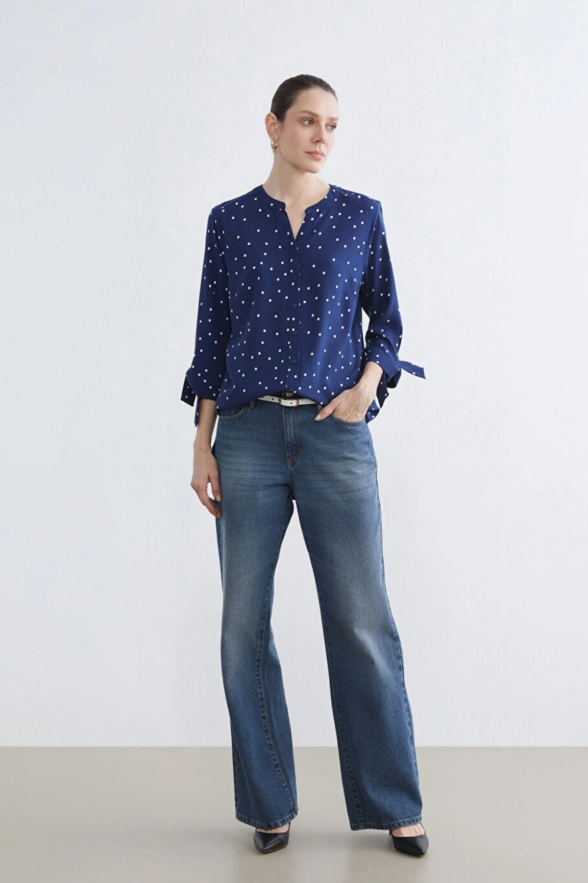 LCW Grace Lacivert Kaçık Yaka Puantiyeli Bluz