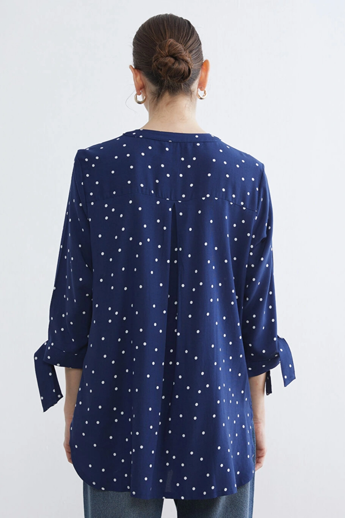 LCW Grace Lacivert Kaçık Yaka Puantiyeli Bluz