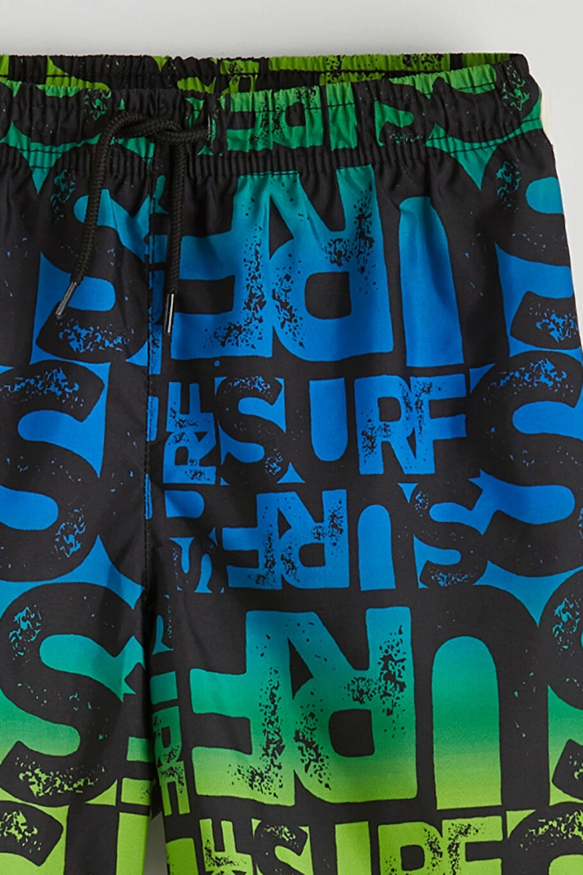 LCW Kids Siyah Beli Lastikli Baskılı Erkek Çocuk Deniz Şortu