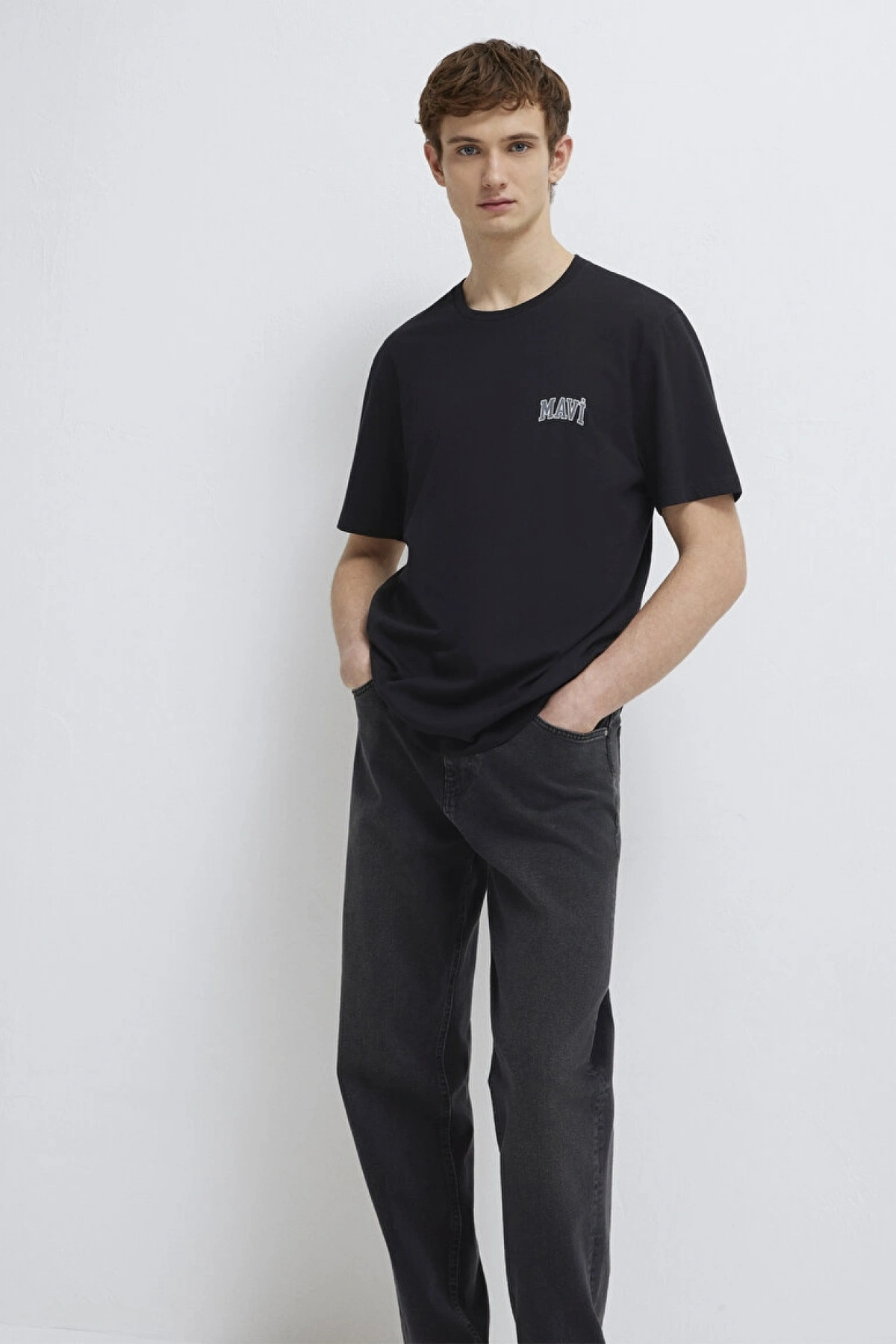 Mavi Logo Baskılı Siyah Tişört