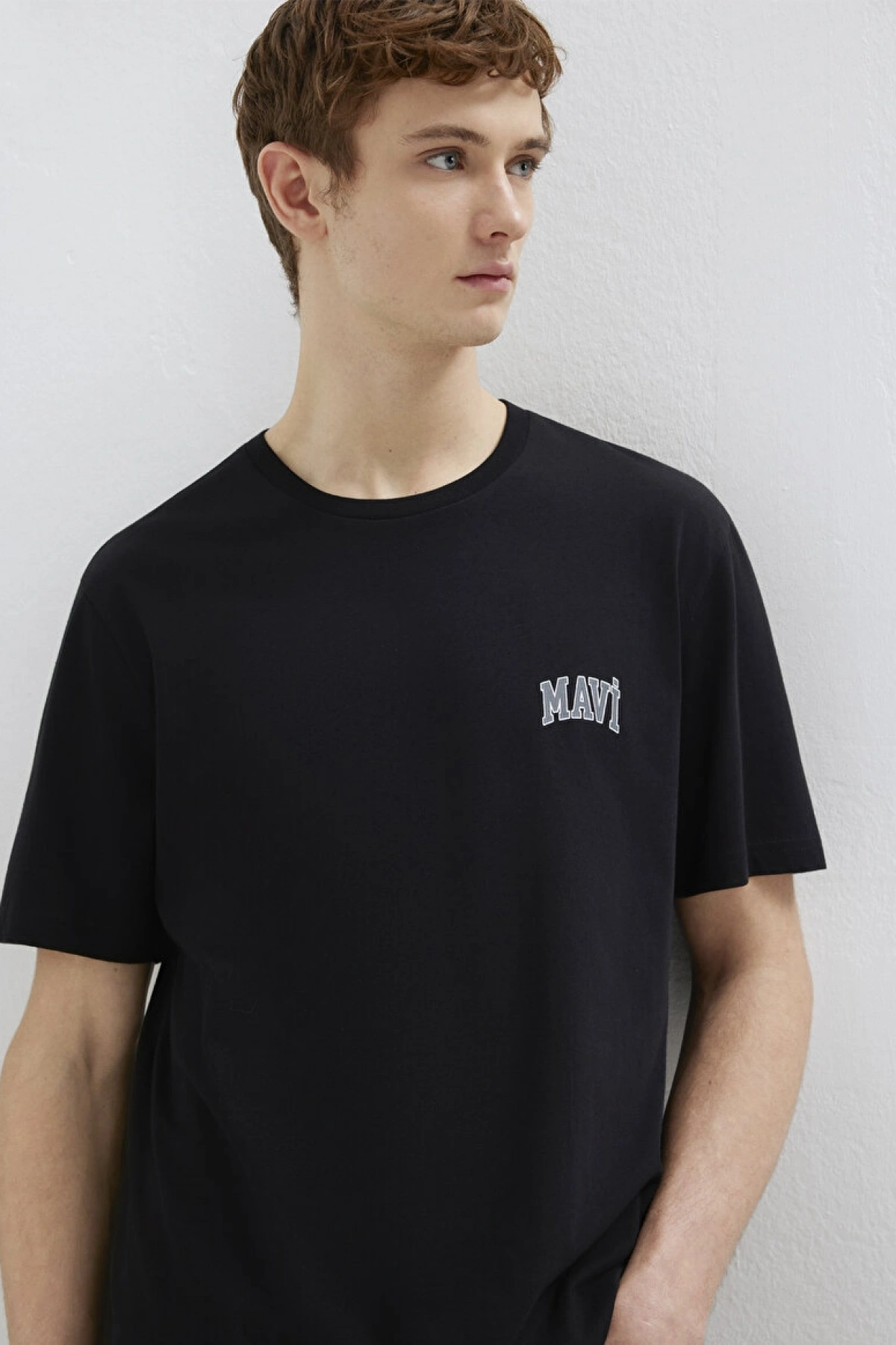 Mavi Logo Baskılı Siyah Tişört