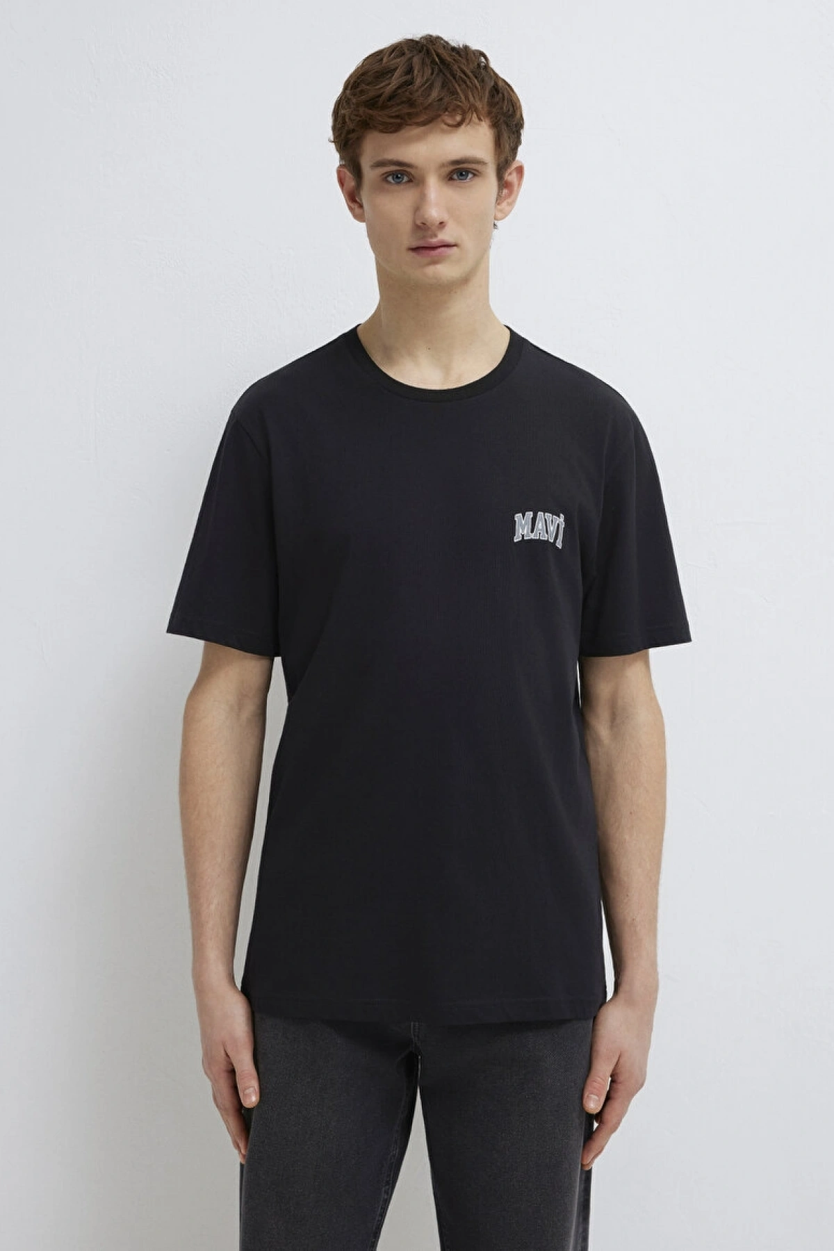 Mavi Logo Baskılı Siyah Tişört