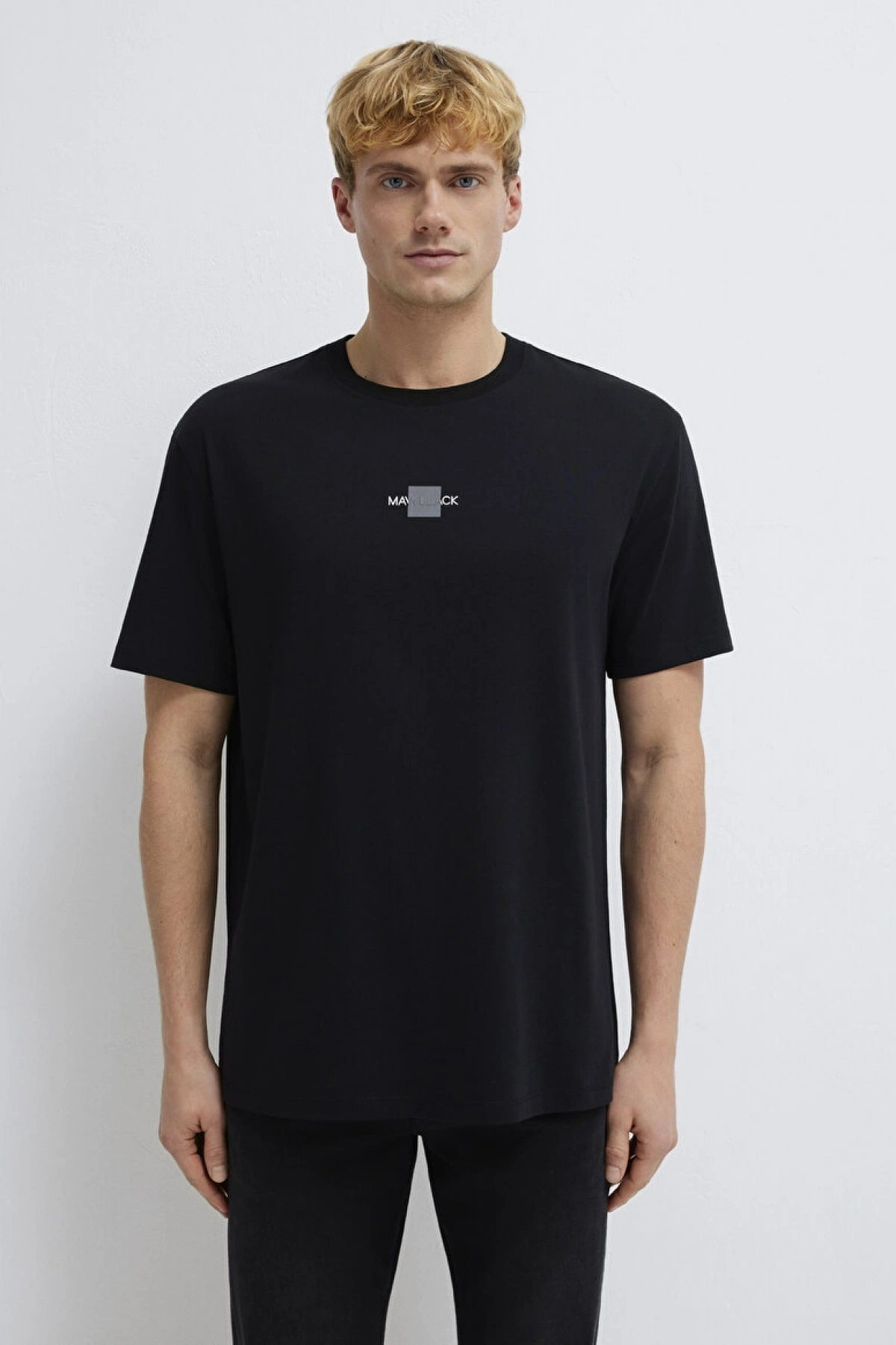 Mavi Black Reflektörlü Siyah Tişört