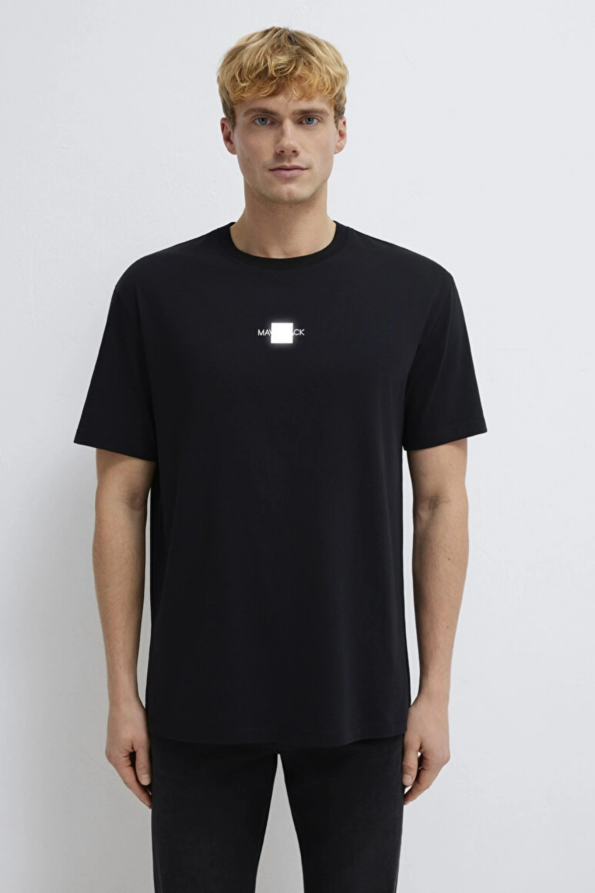 Mavi Black Reflektörlü Siyah Tişört