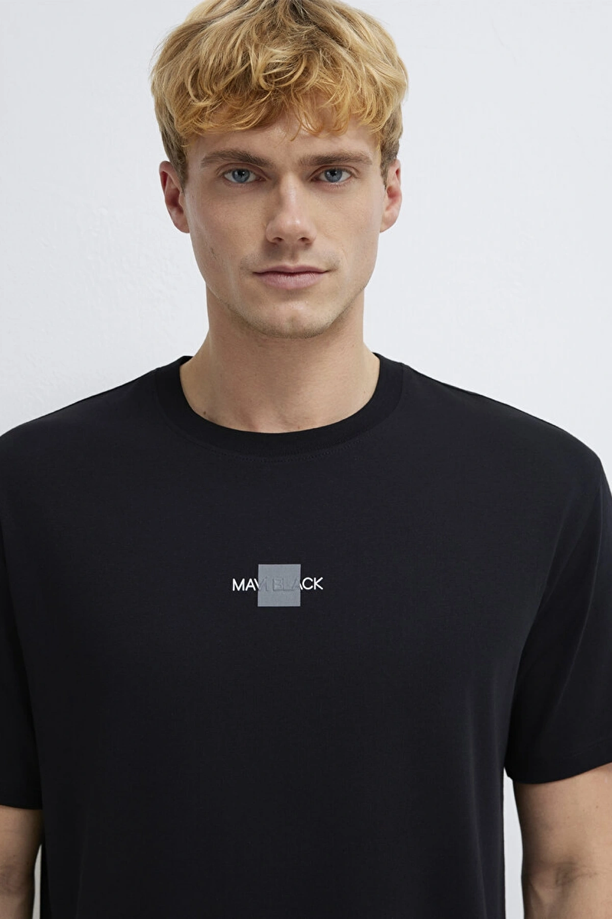 Mavi Black Reflektörlü Siyah Tişört