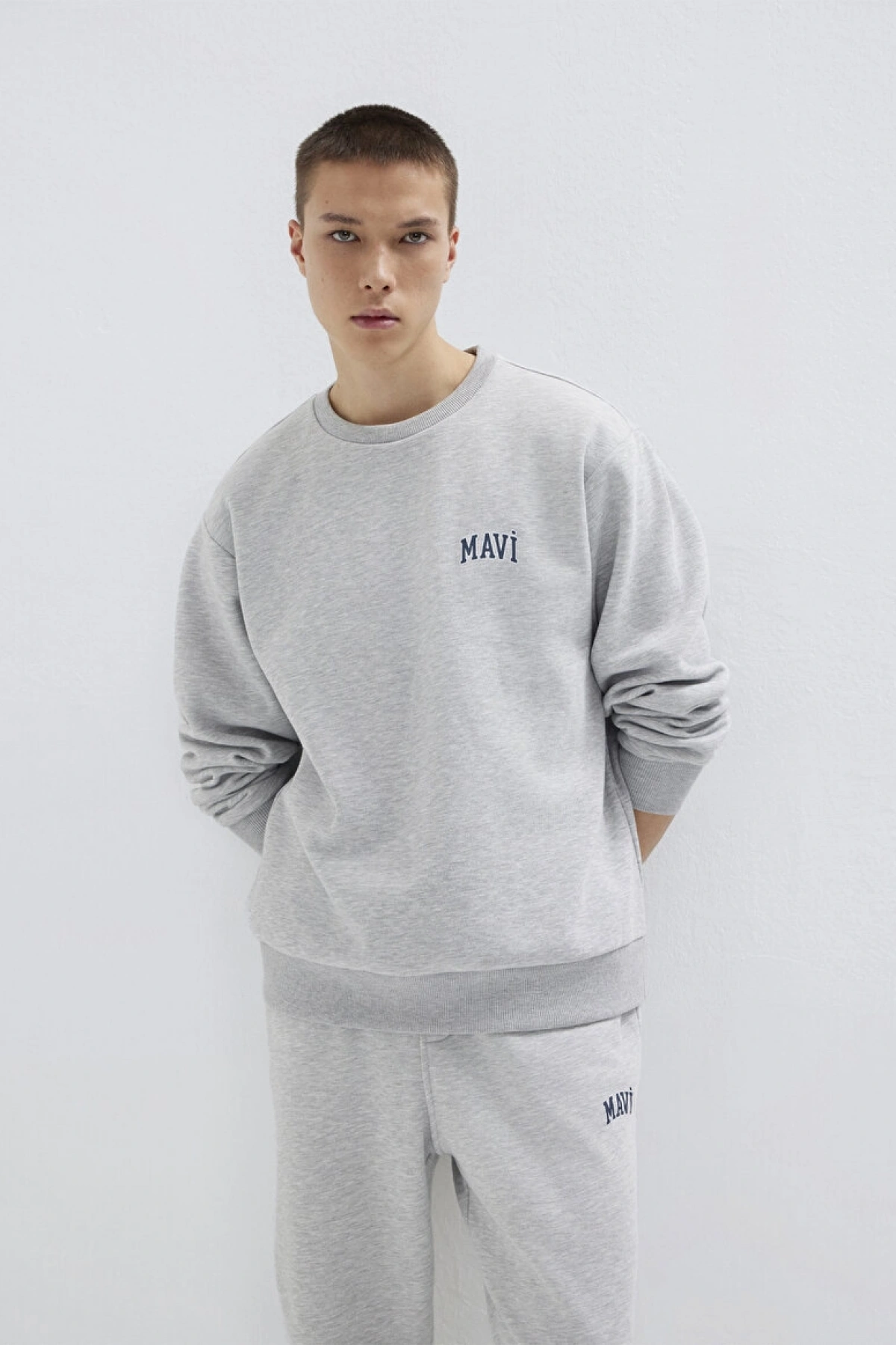 Mavi Logo Baskılı Gri Sweatshirt