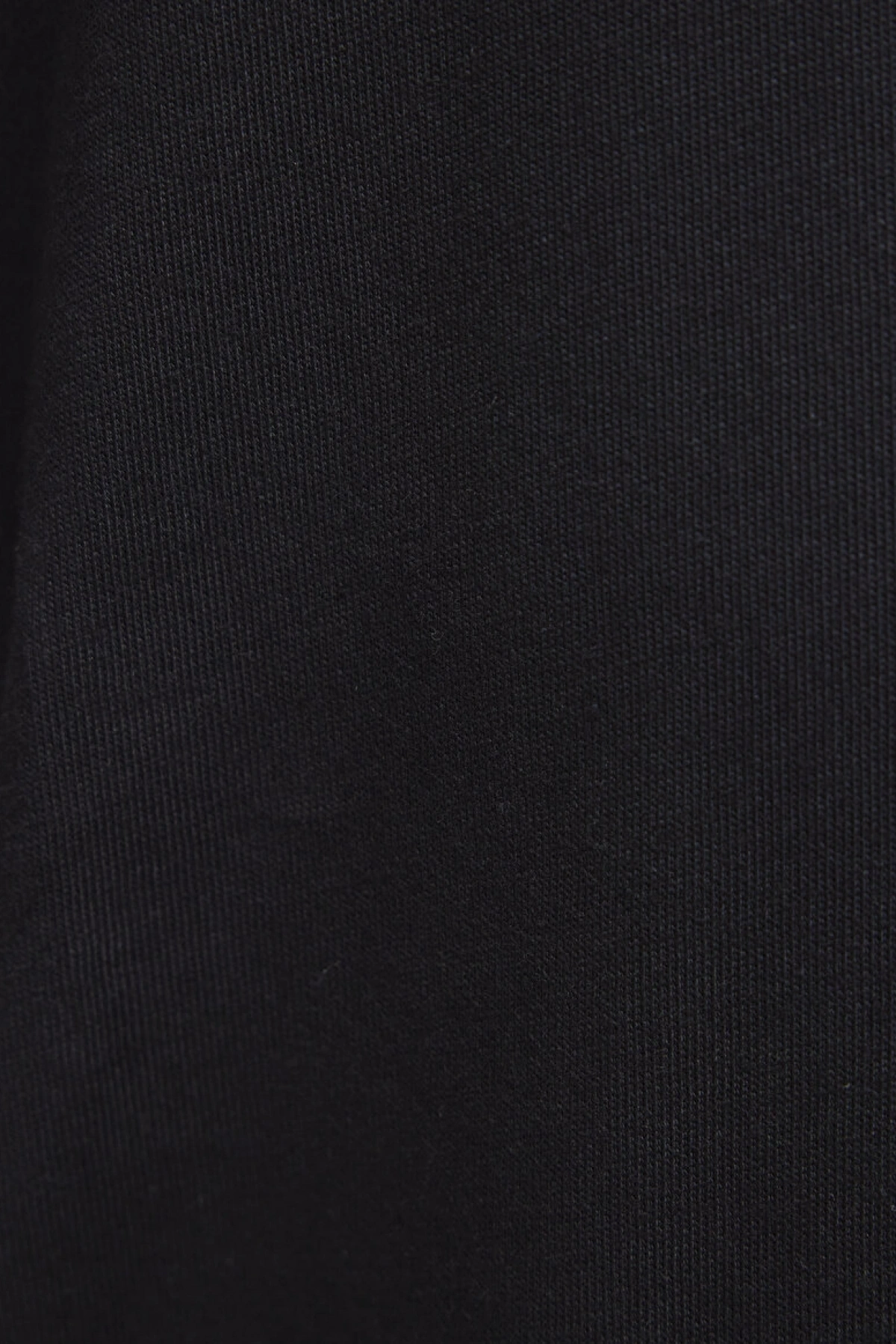 Mavi Nakışlı Siyah Tişört