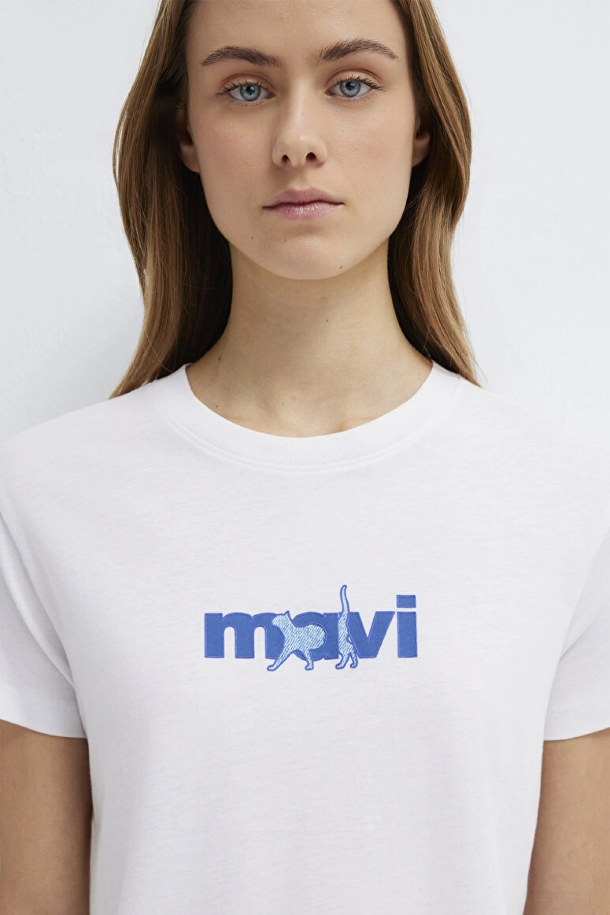 Mavi Kedi Baskılı Beyaz Tişört