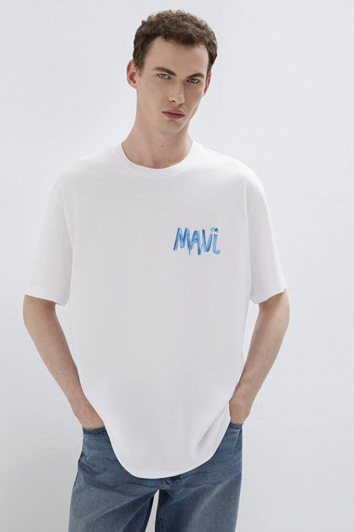 Mavi Baskılı Beyaz Tişört