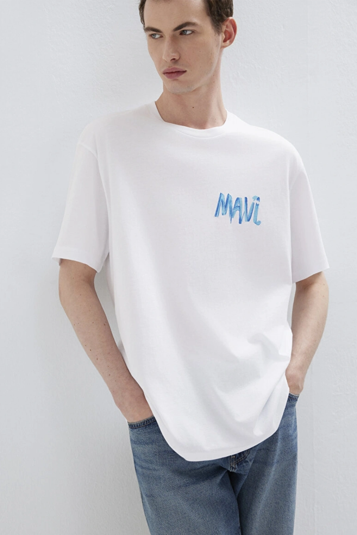 Mavi Baskılı Beyaz Tişört