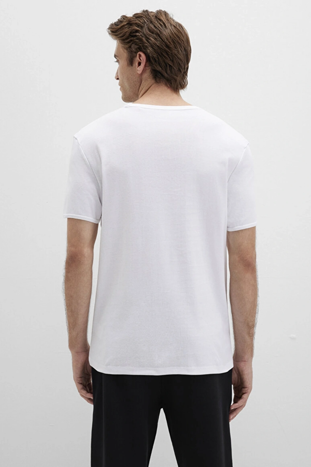 Ribana Detaylı V Yaka Beyaz Tişört