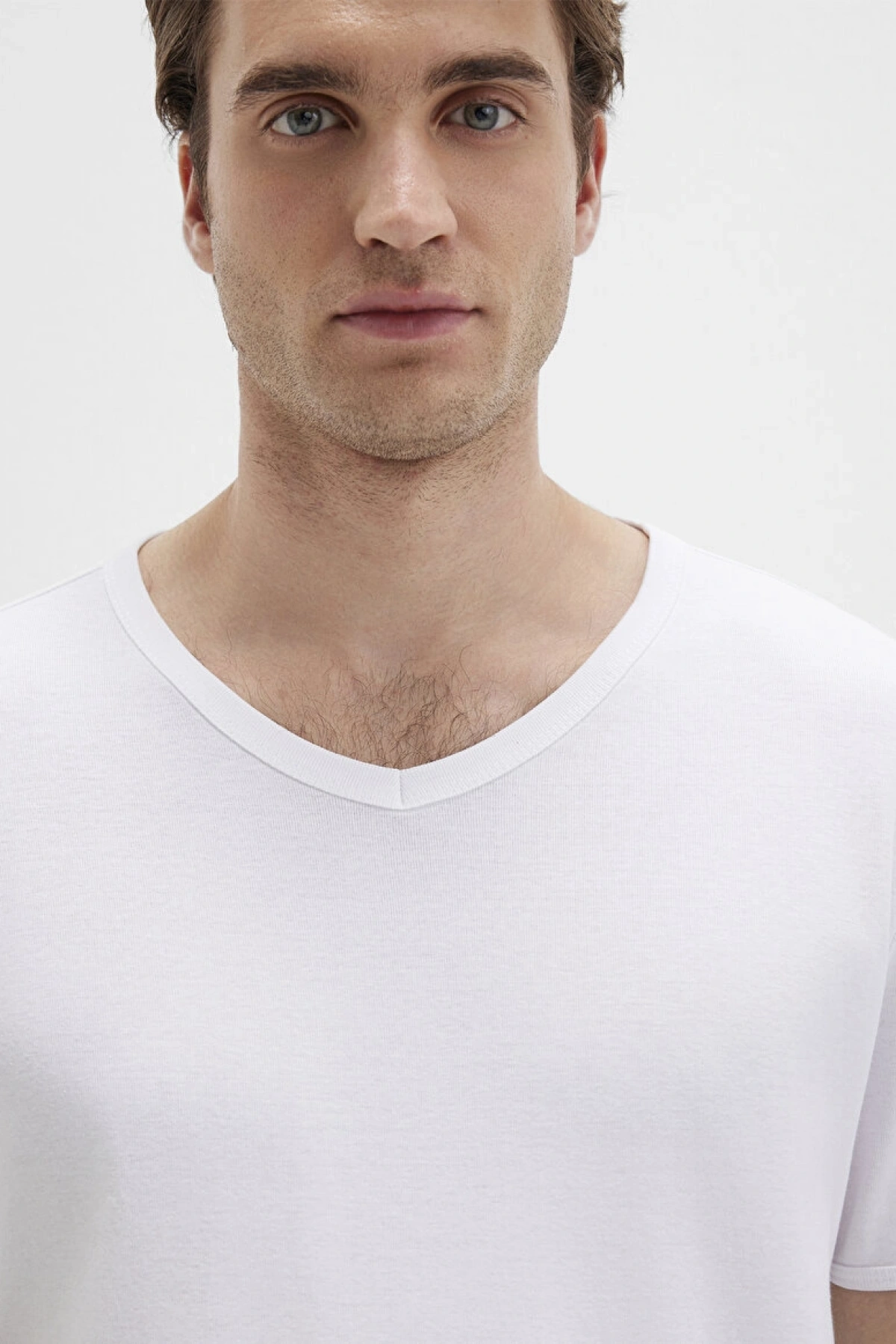 Ribana Detaylı V Yaka Beyaz Tişört