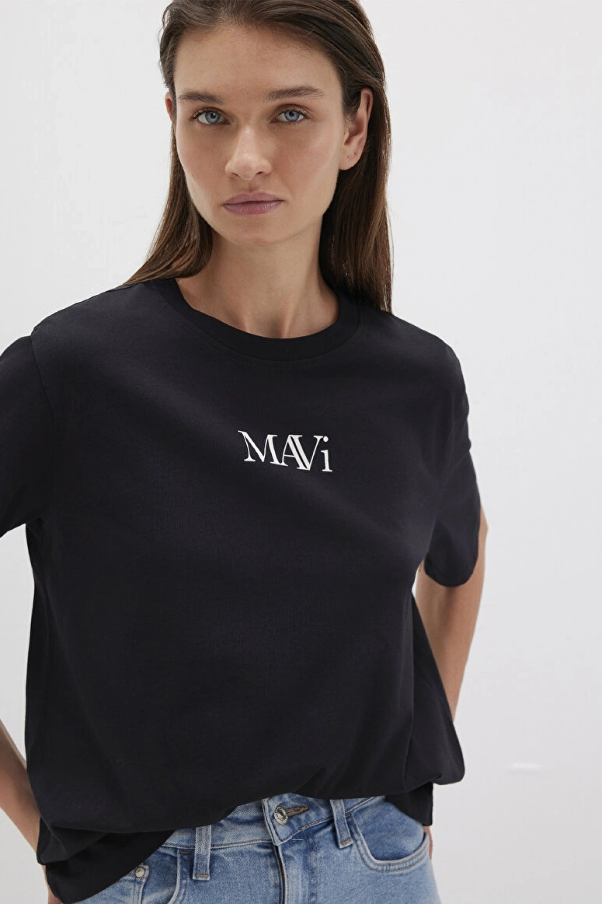 Mavi Logo Baskılı Siyah Tişört