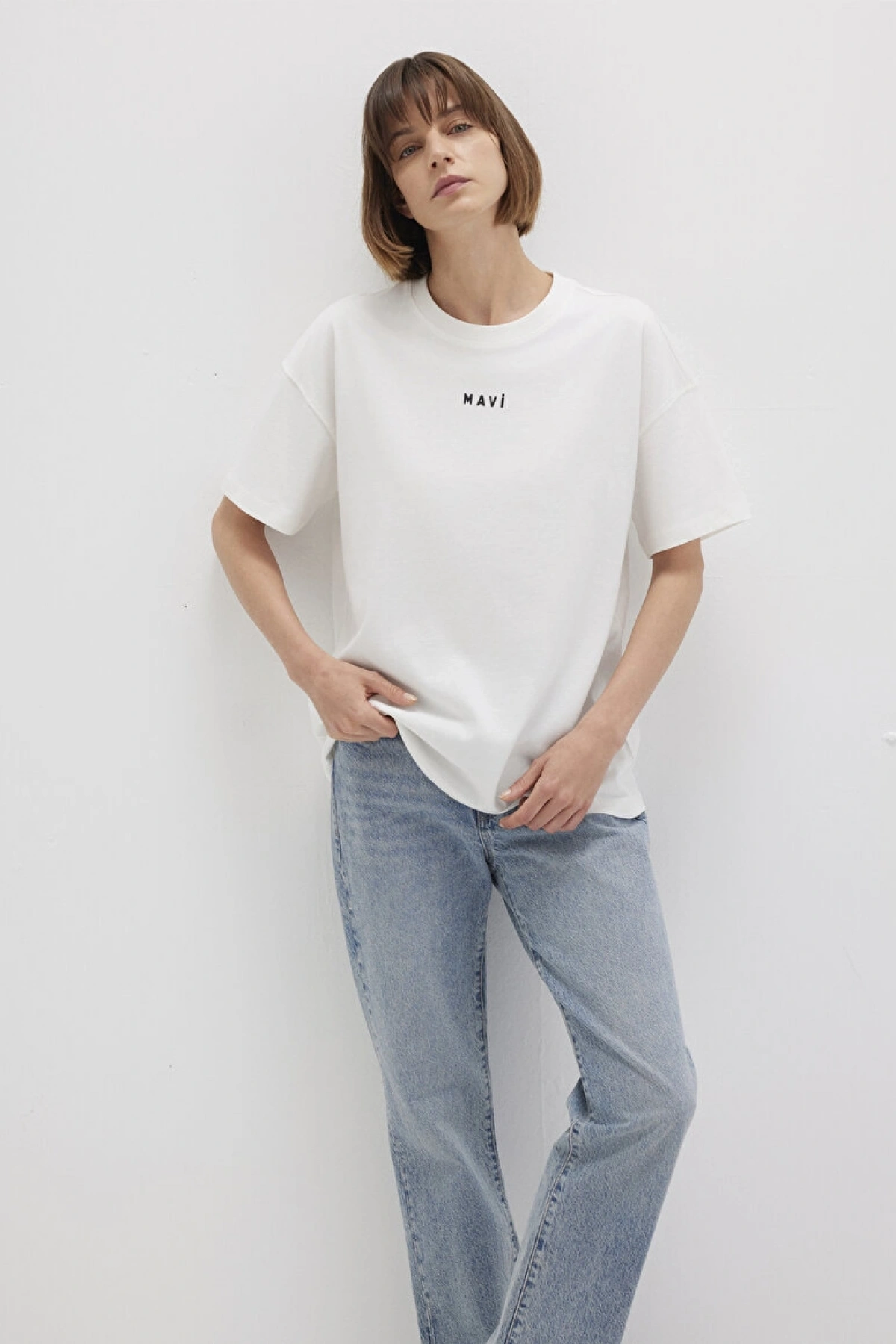 Mavi Logo Baskılı Beyaz Tişört