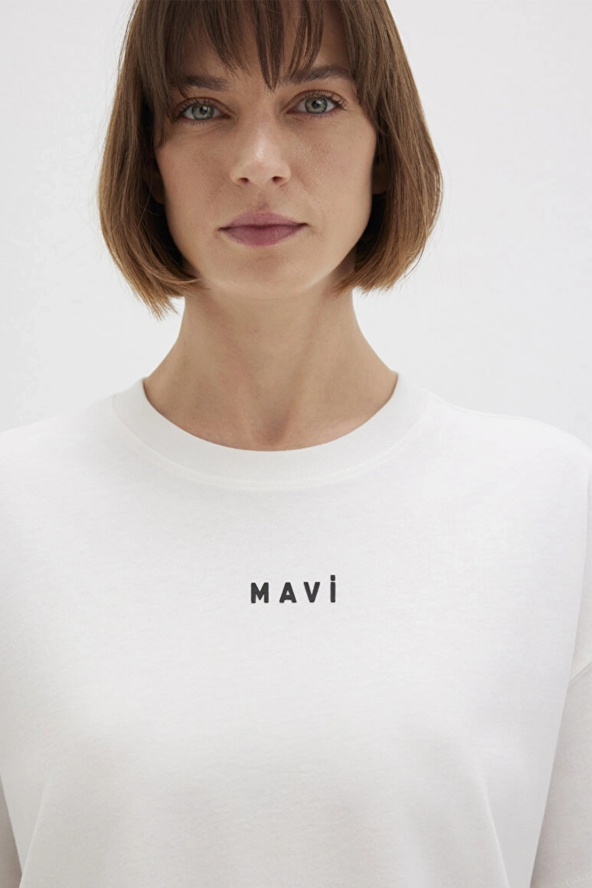 Mavi Logo Baskılı Beyaz Tişört