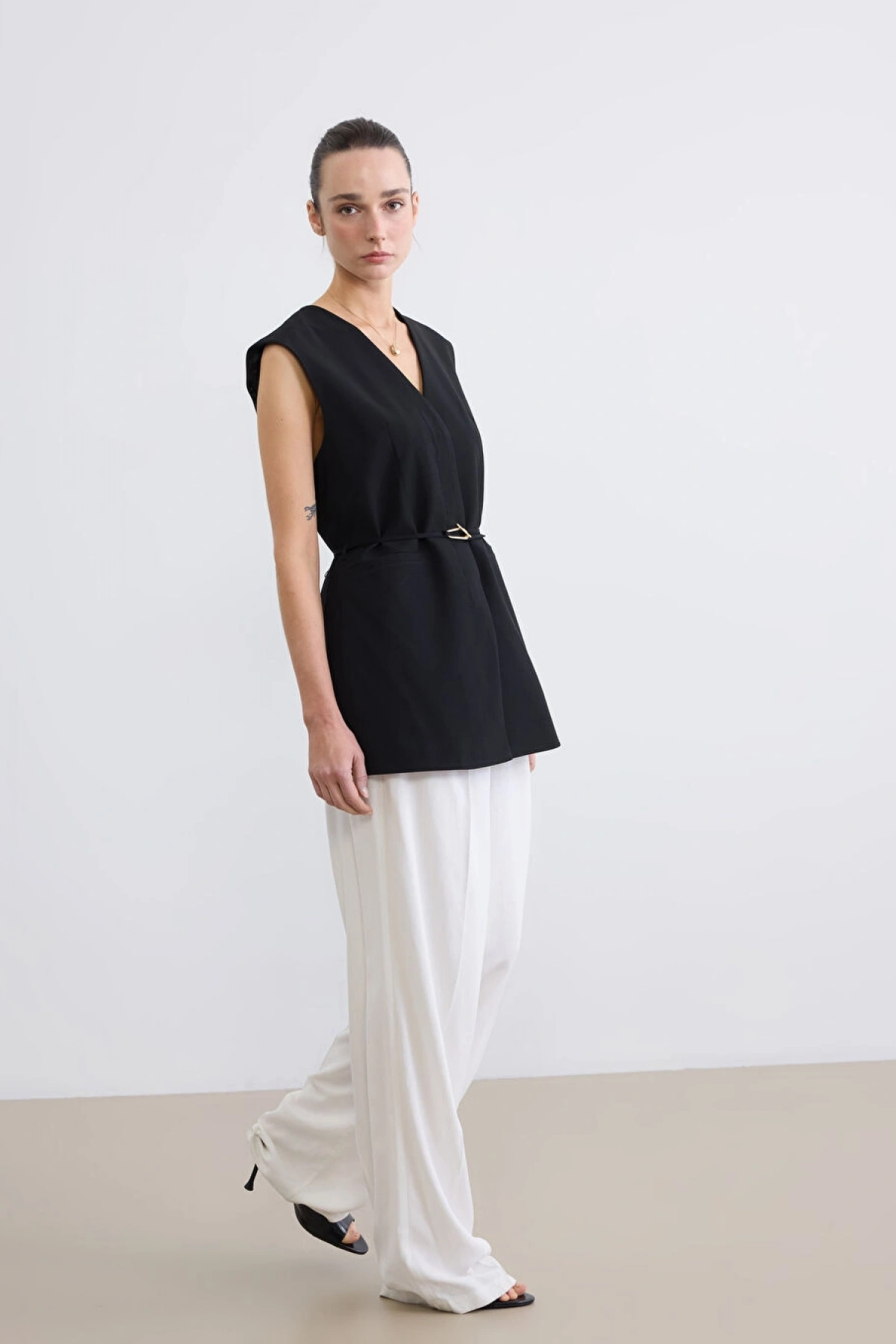 LCW STUDIO Siyah V Yaka Beli Kemerli Kadın Yelek