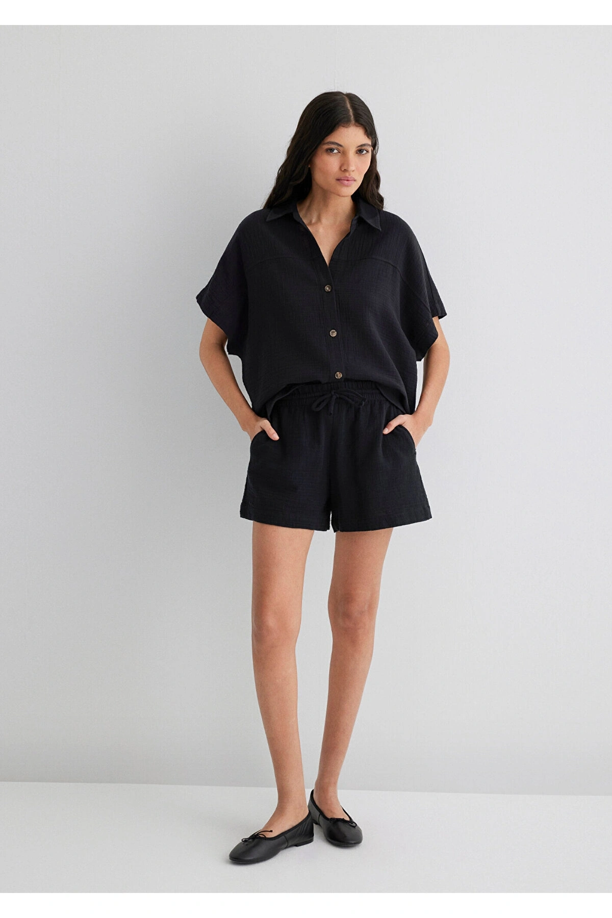 Mavi Dokulu Siyah Gömlek Loose Fit / Bol Rahat Kesim