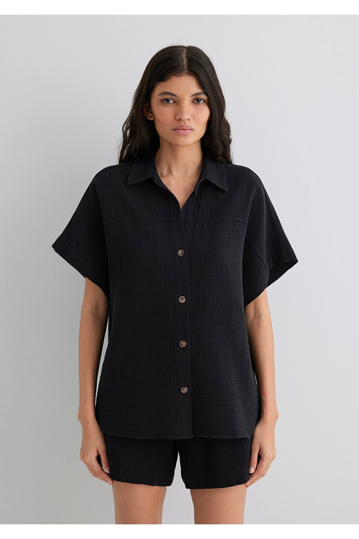 Mavi Dokulu Siyah Gömlek Loose Fit / Bol Rahat Kesim