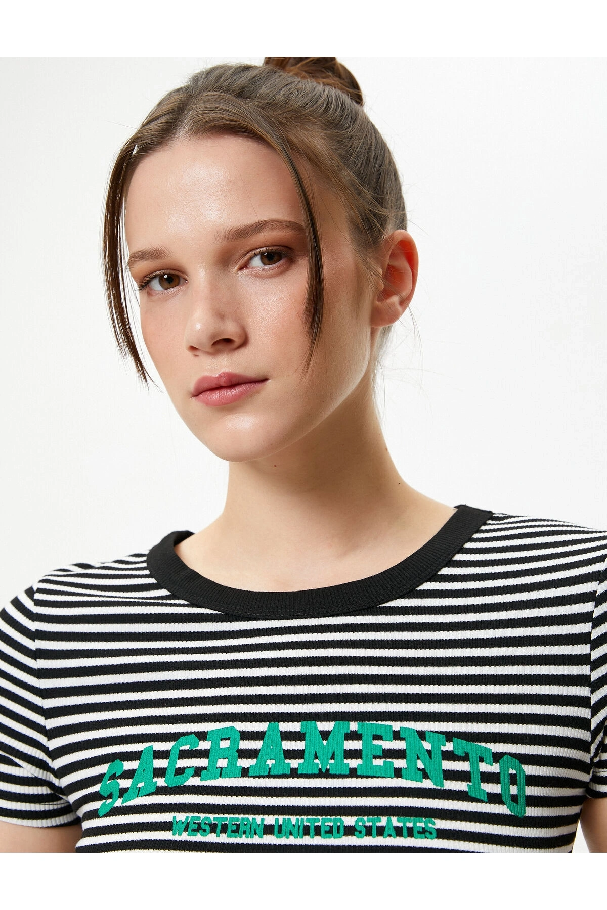 Koton Baskılı Crop Tişört Kısa Kollu Bisiklet Yaka Slim Fit Ribanalı