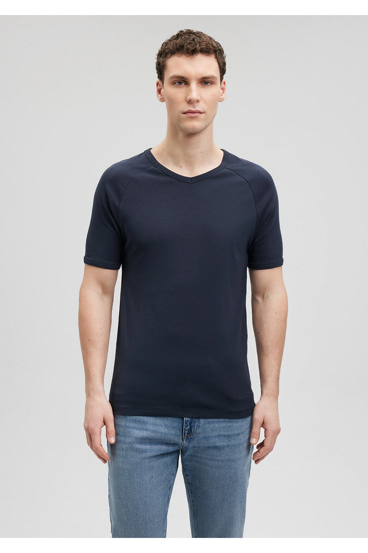 Mavi Ribana Detaylı V Yaka Lacivert Tişört Fitted / Vücuda Oturan Kesim