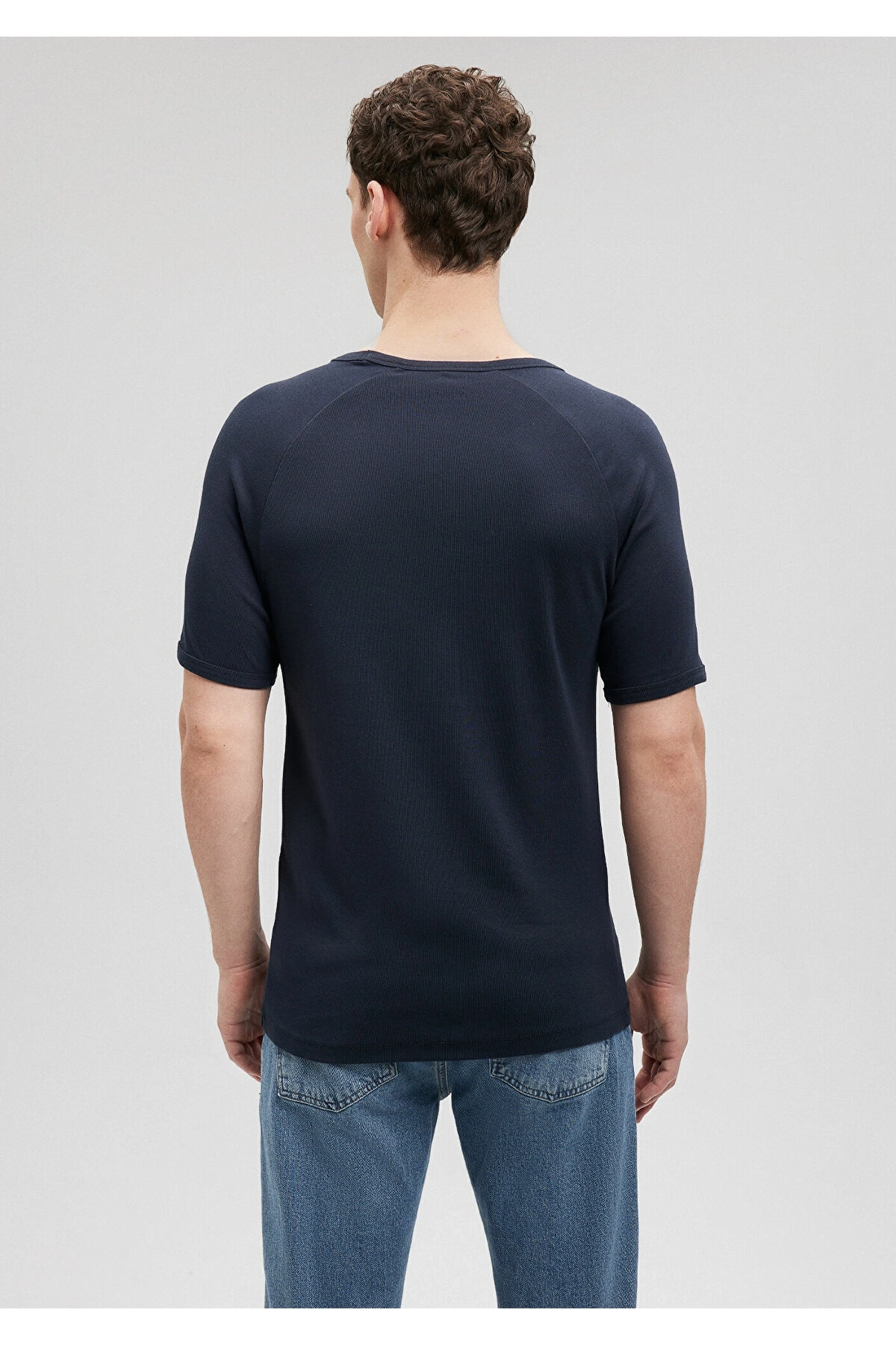 Mavi Ribana Detaylı V Yaka Lacivert Tişört Fitted / Vücuda Oturan Kesim