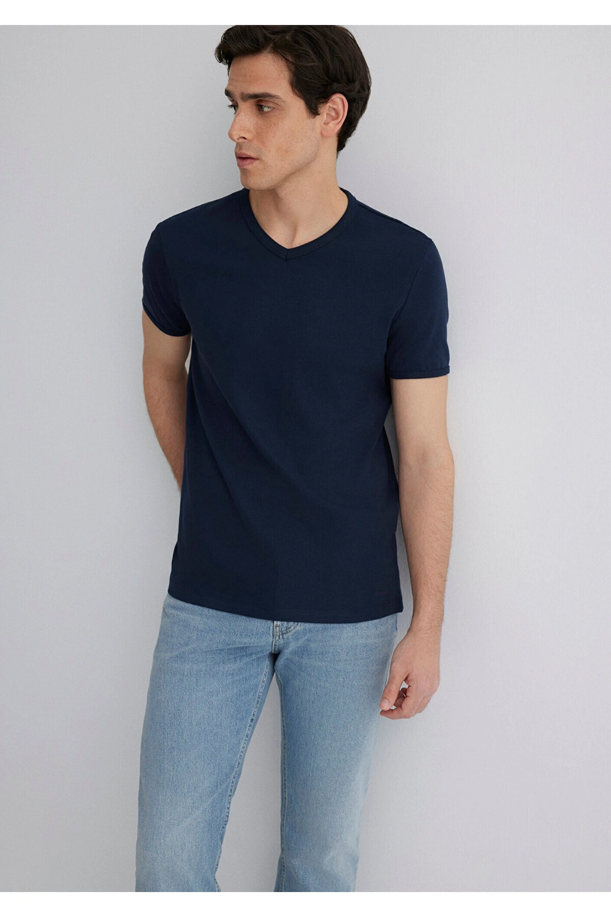 Mavi Ribana Detaylı V Yaka Lacivert Tişört Fitted / Vücuda Oturan Kesim