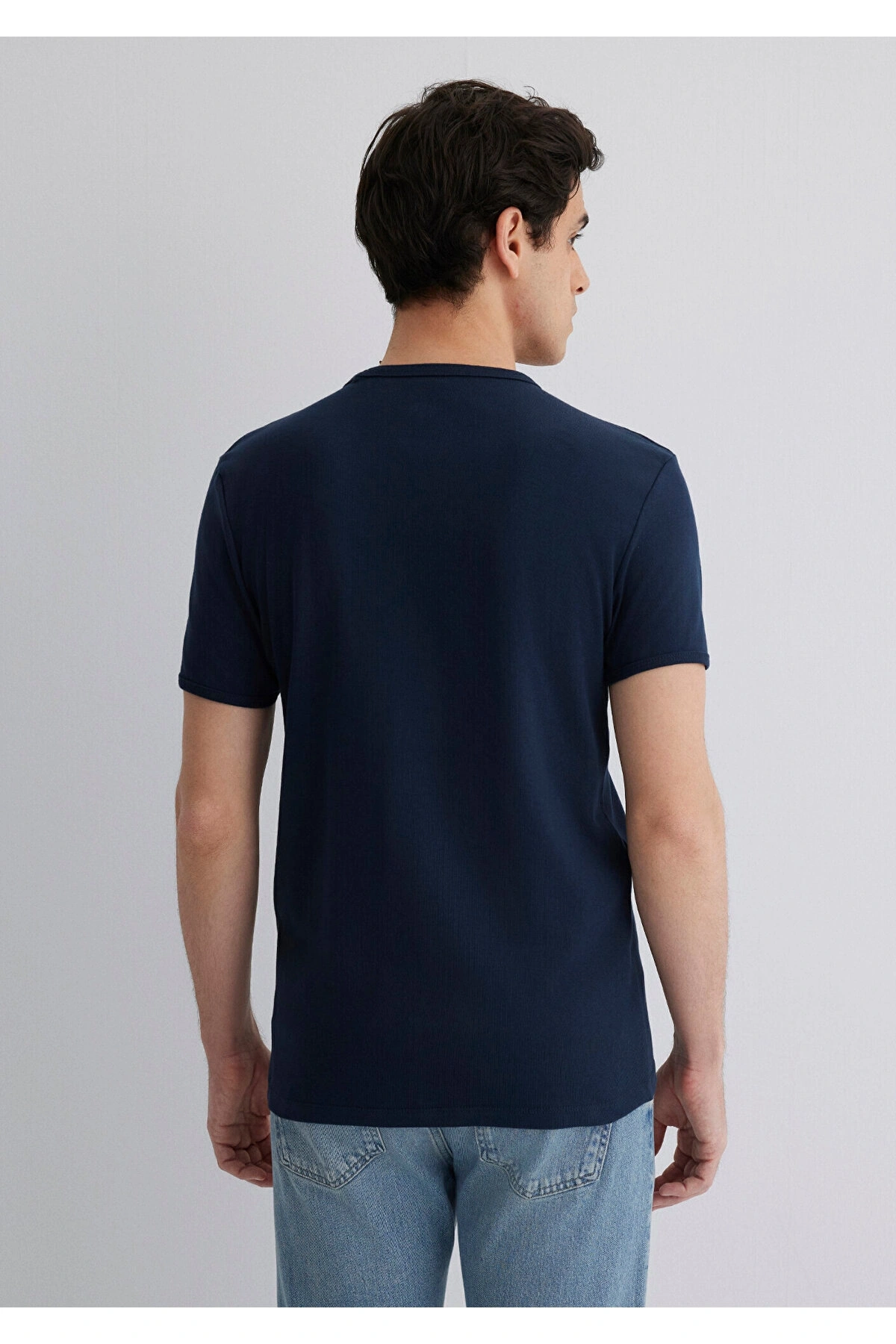 Mavi Ribana Detaylı V Yaka Lacivert Tişört Fitted / Vücuda Oturan Kesim