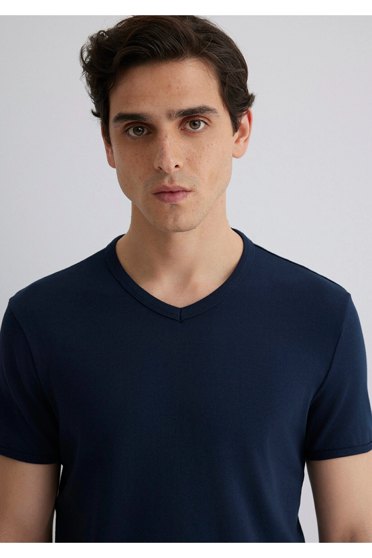 Mavi Ribana Detaylı V Yaka Lacivert Tişört Fitted / Vücuda Oturan Kesim