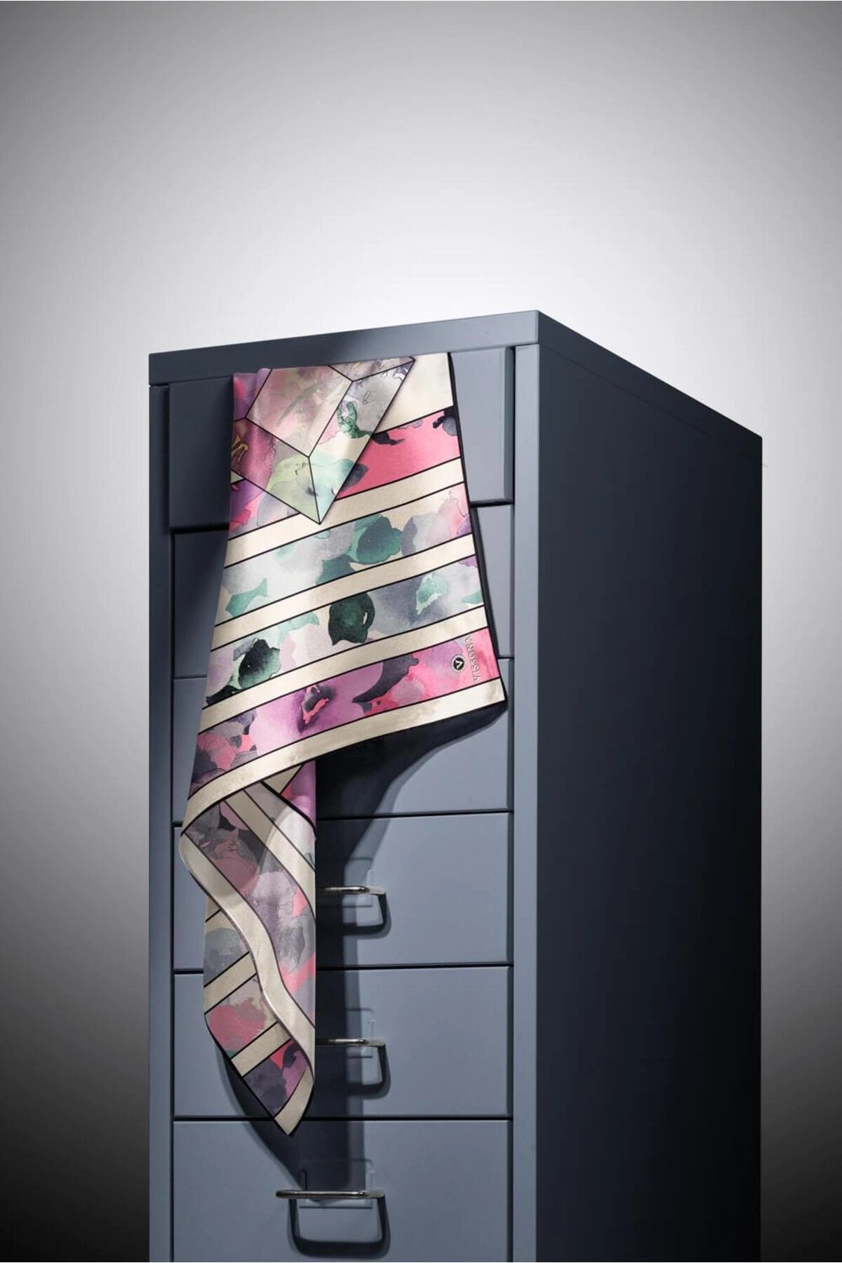 Vissona %100 Twill İpek Bahar Çiçekleri Desenli Lila - Su Yeşili Renkli 90x90 Eşarp Kenar Dikiş Şekli El Dik