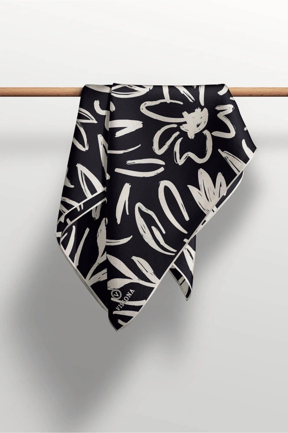 Vissona %100 Twill İpek Büyük Çiçek Desenli Siyah - Krem Renkli 90x90 Eşarp Dikim Şekli : El Dikişi