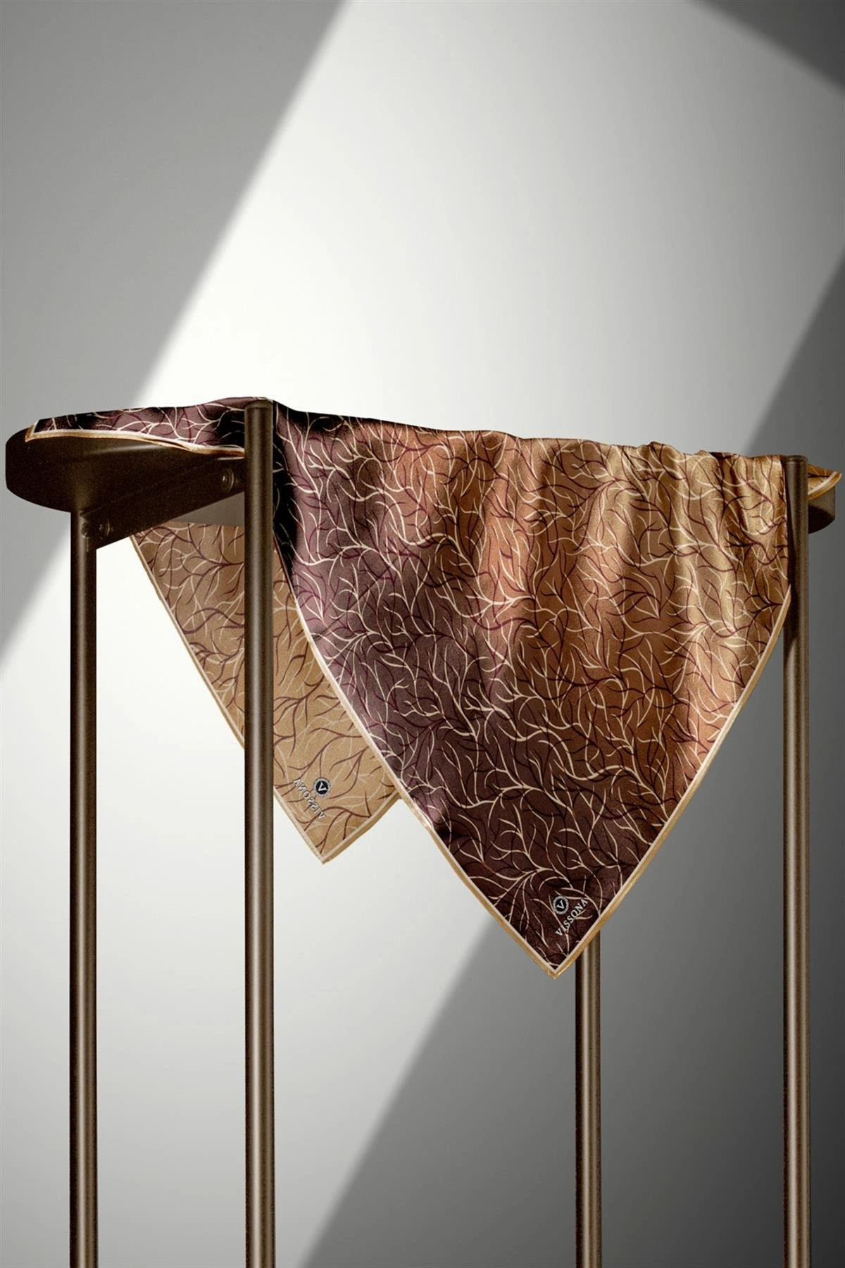 %100 Twill İpek Degrade Desenli Hardal Renkli 90x90 Eşarp Dikim Şekli : El Dikişi