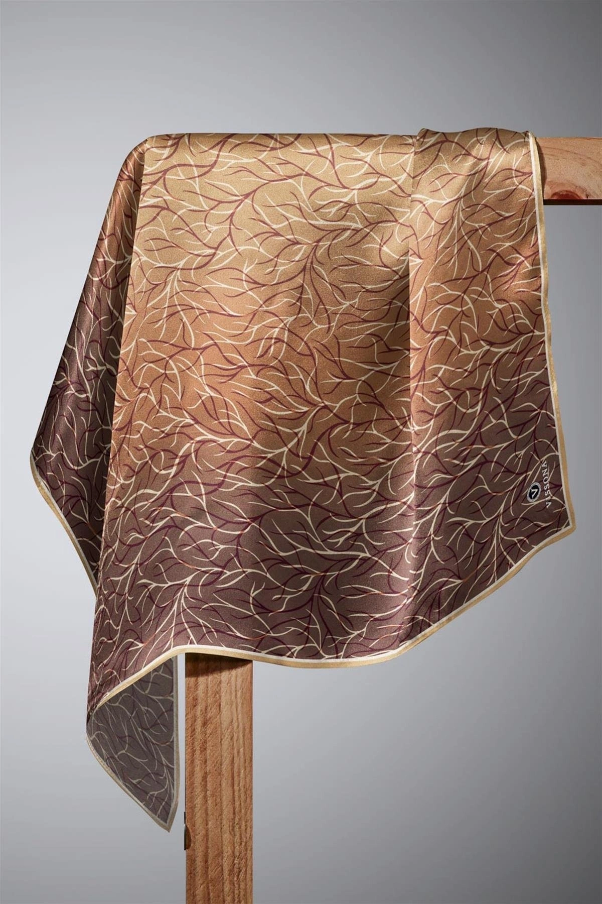 %100 Twill İpek Degrade Desenli Hardal Renkli 90x90 Eşarp Dikim Şekli : El Dikişi