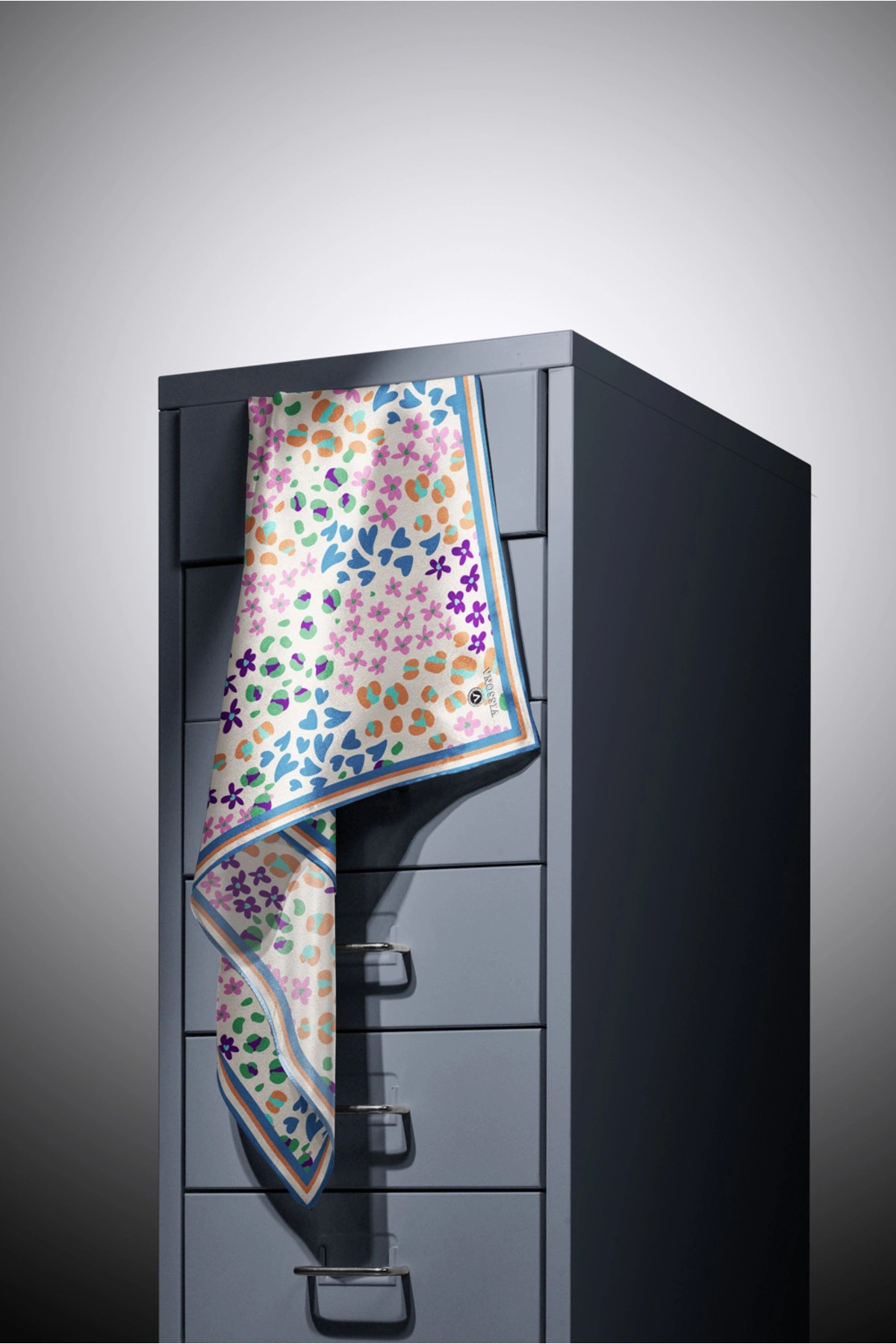 Vissona %100 Twill İpek Kalpli Leopar Desenli İndigo - Pembe Renkli 90x90 Eşarp Dikim Şekli : El Dikişi