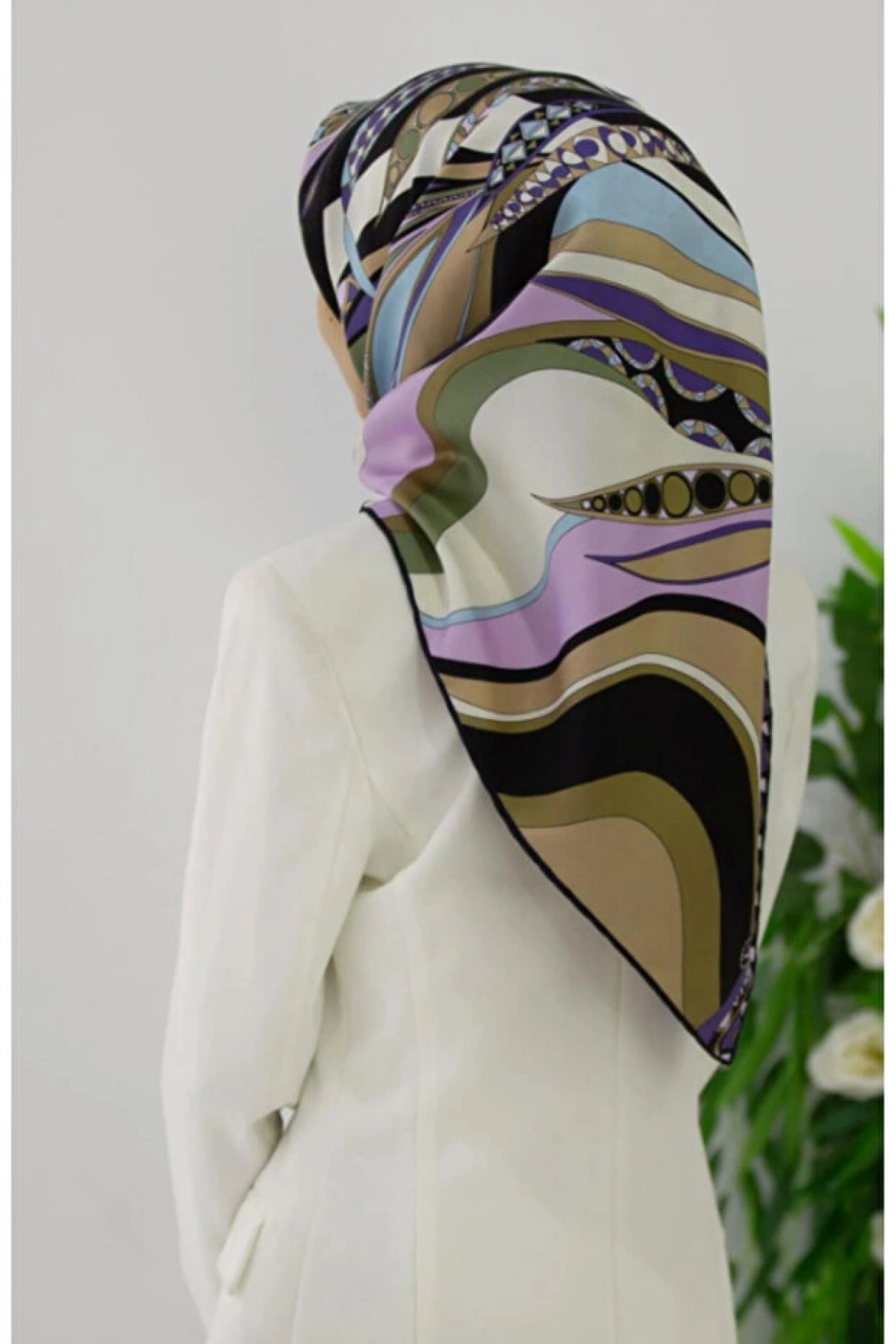 Vissona 100% Twill Etnik Yaprak Desenli Mor Renkli 90x90 Dikim Şekli : El Dikişi Eşarp