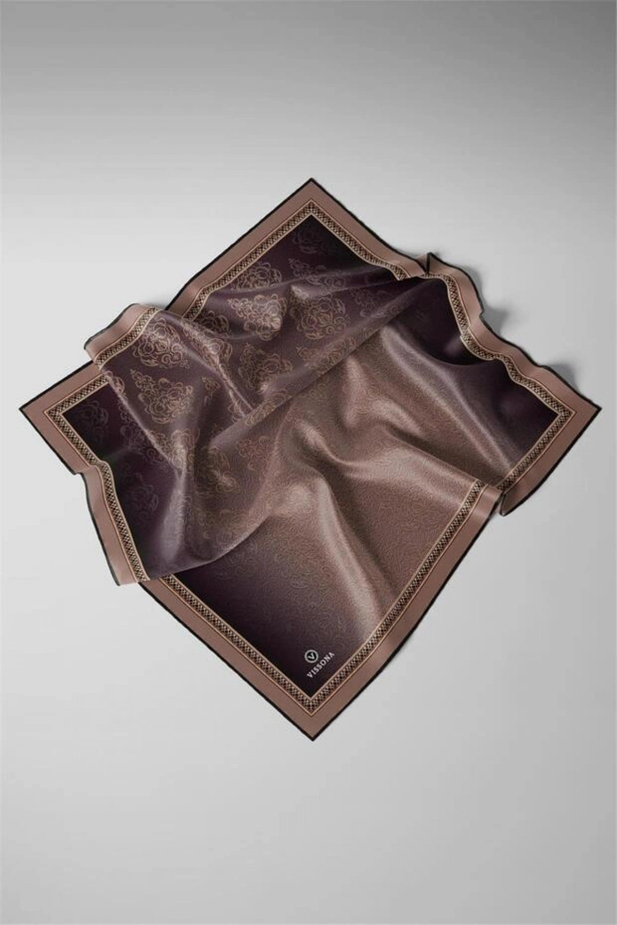 Vissona %100 Twill Barok Desenli Vizon Renkli 90x90 Eşarp Dikim Şekli: El Dikişi